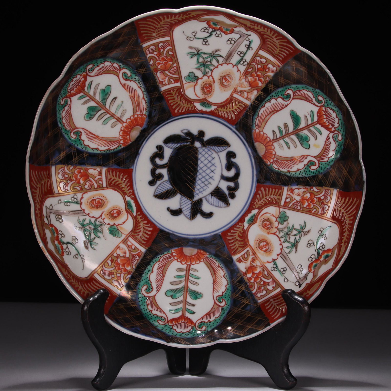 Japanese Imari Porcelain Meiji Plate (1 of 6)