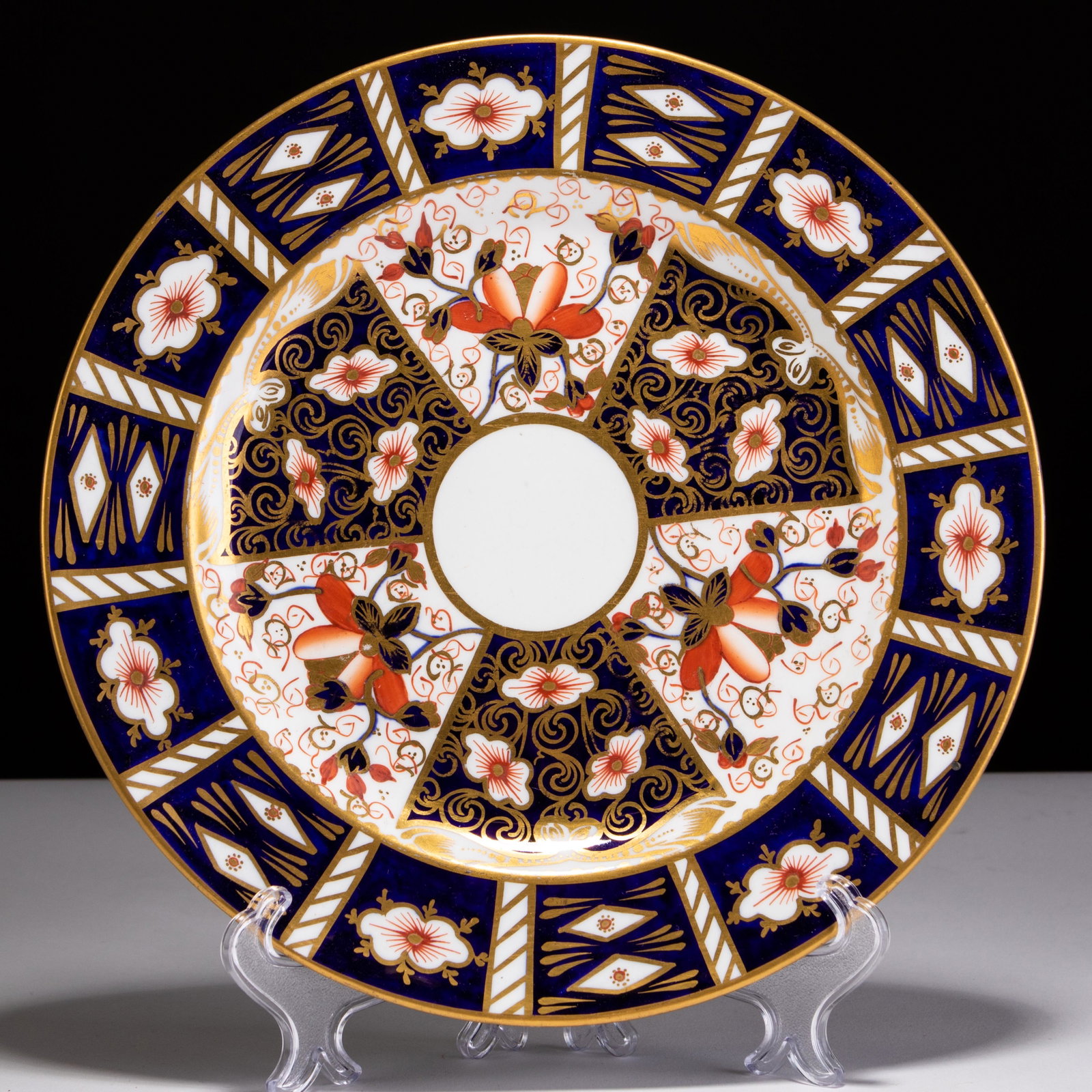 Royal Crown Derby Imari Fine Porcelain Edwardian Plate: MEASURING APPROX 23CM. Please follow us on Instagram to stay updated with our current and future auctions: @albinus_auctions. Study all photographs carefully to get an accurate representation of the i