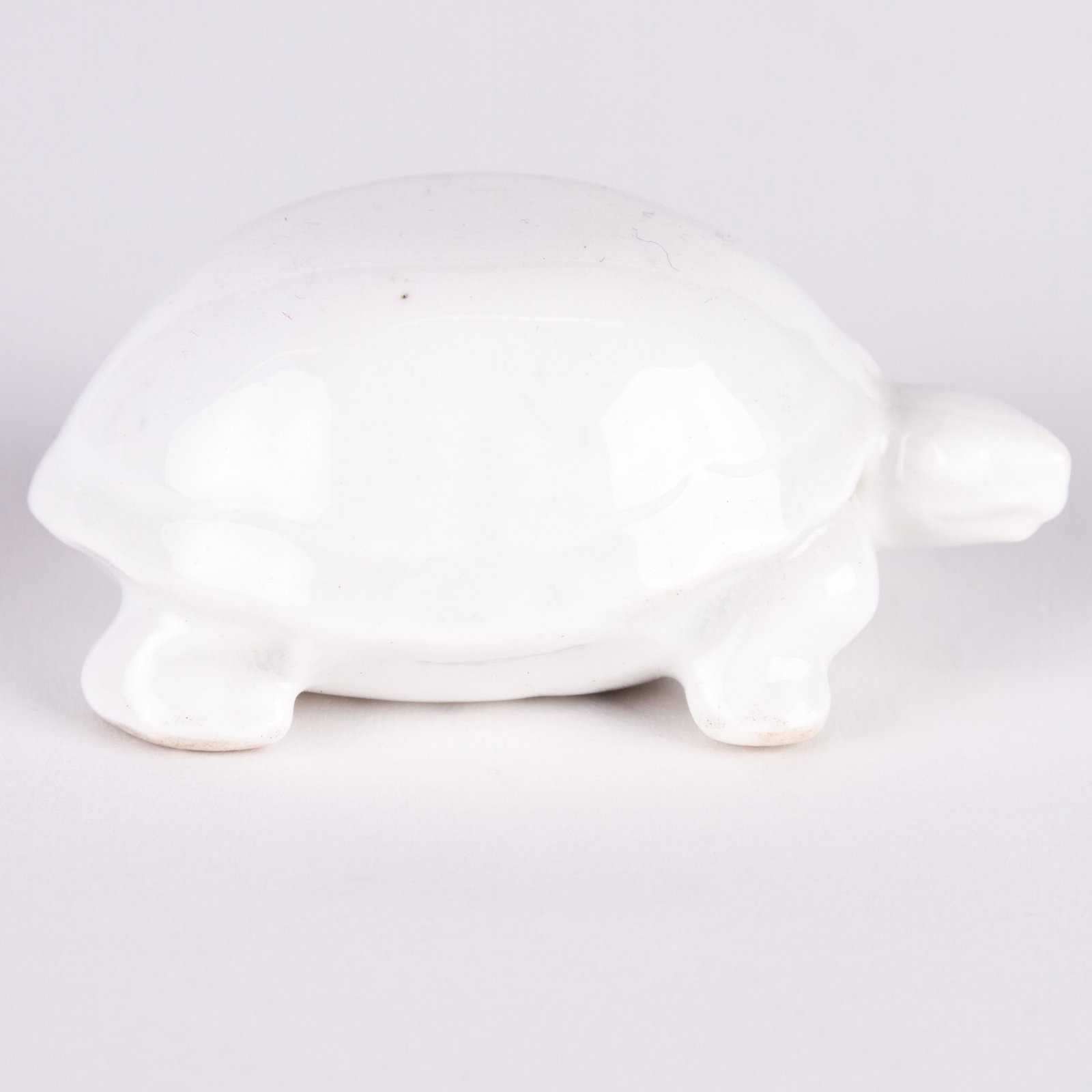 Royal Doulton Fine Porcelain Turtle Figure: DIMENSIONS APPROX 7x5x3.5CM. Please carefully study all photographs to get an accurate idea of the object. In good condition, as seen. Shipping is in-house and we ship internationally to US and rest o