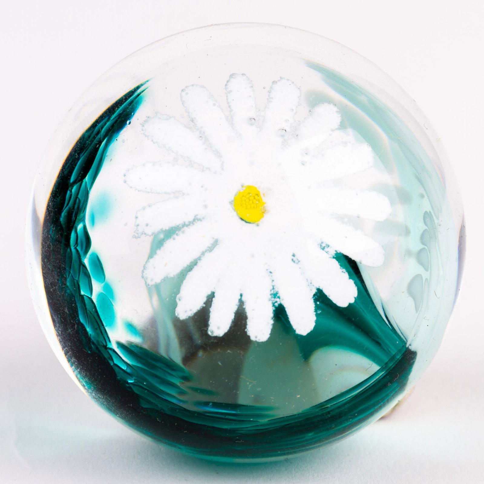 Scottish Glass Designer Paperweight: DIMENSIONS APPROX 5.5x5.5x4.5CM. Please carefully study all photographs to get an accurate idea of the object. In good condition, as seen. Shipping is in-house and we ship internationally to US and re