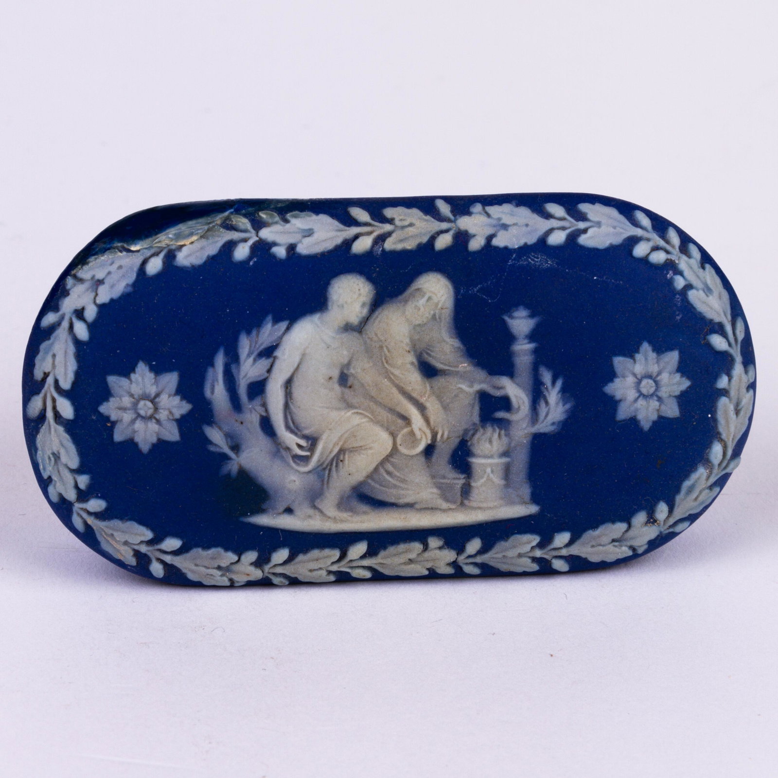Wedgwood Portland Blue Neoclassical Trinket Box: DIMENSIONS APPROX 2X9.5X5CM. Please carefully study all photographs to get an accurate idea of the object. In good condition, as seen. Shipping is in-house and we ship internationally to US and rest o