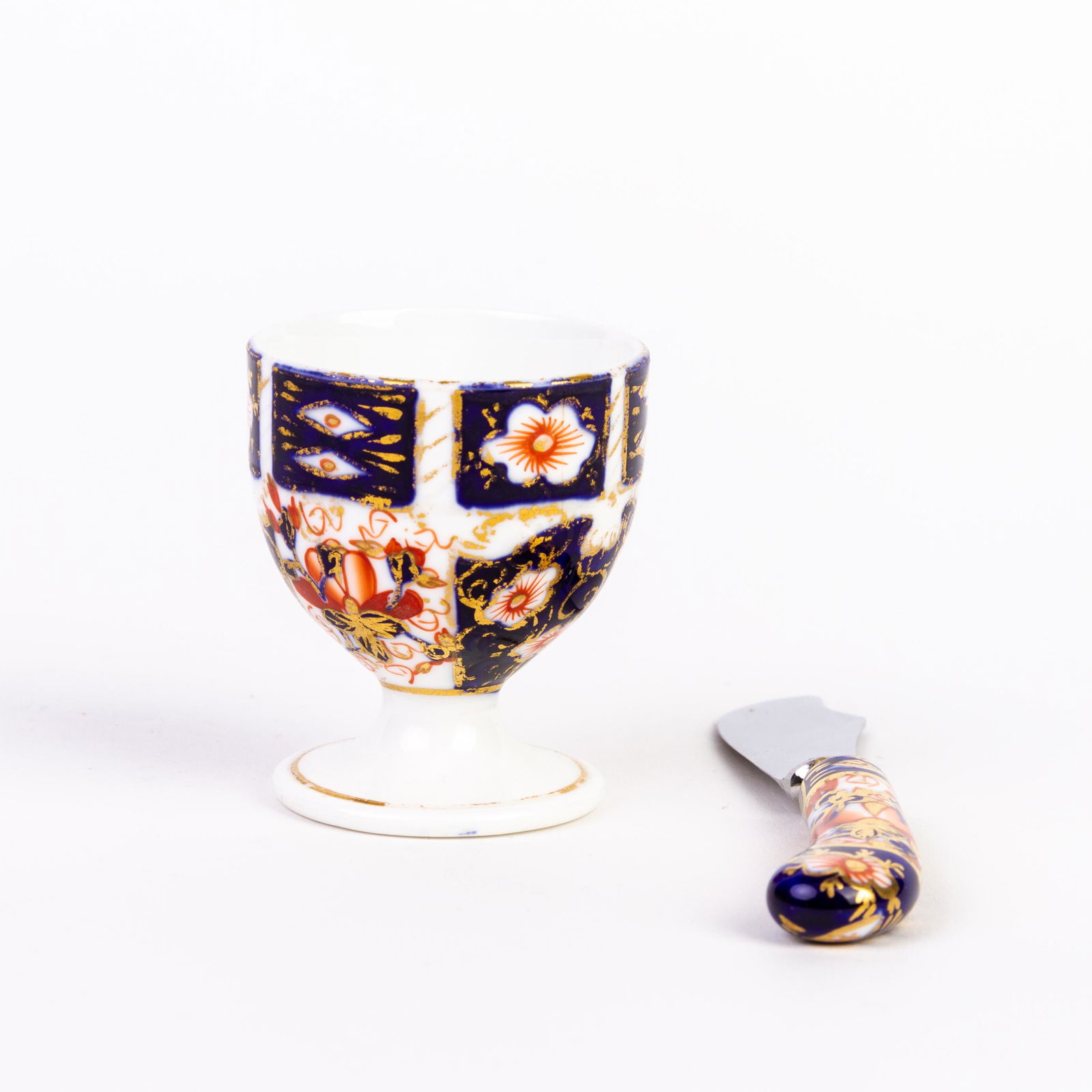 Royal Crown Derby Imari Porcelain Egg Cup & Knife: DIMENSIONS APPROX 5.5x5.5x4.5CM. Please carefully study all photographs to get an accurate idea of the object. In good condition, as seen. Shipping is in-house and we ship internationally to US and re