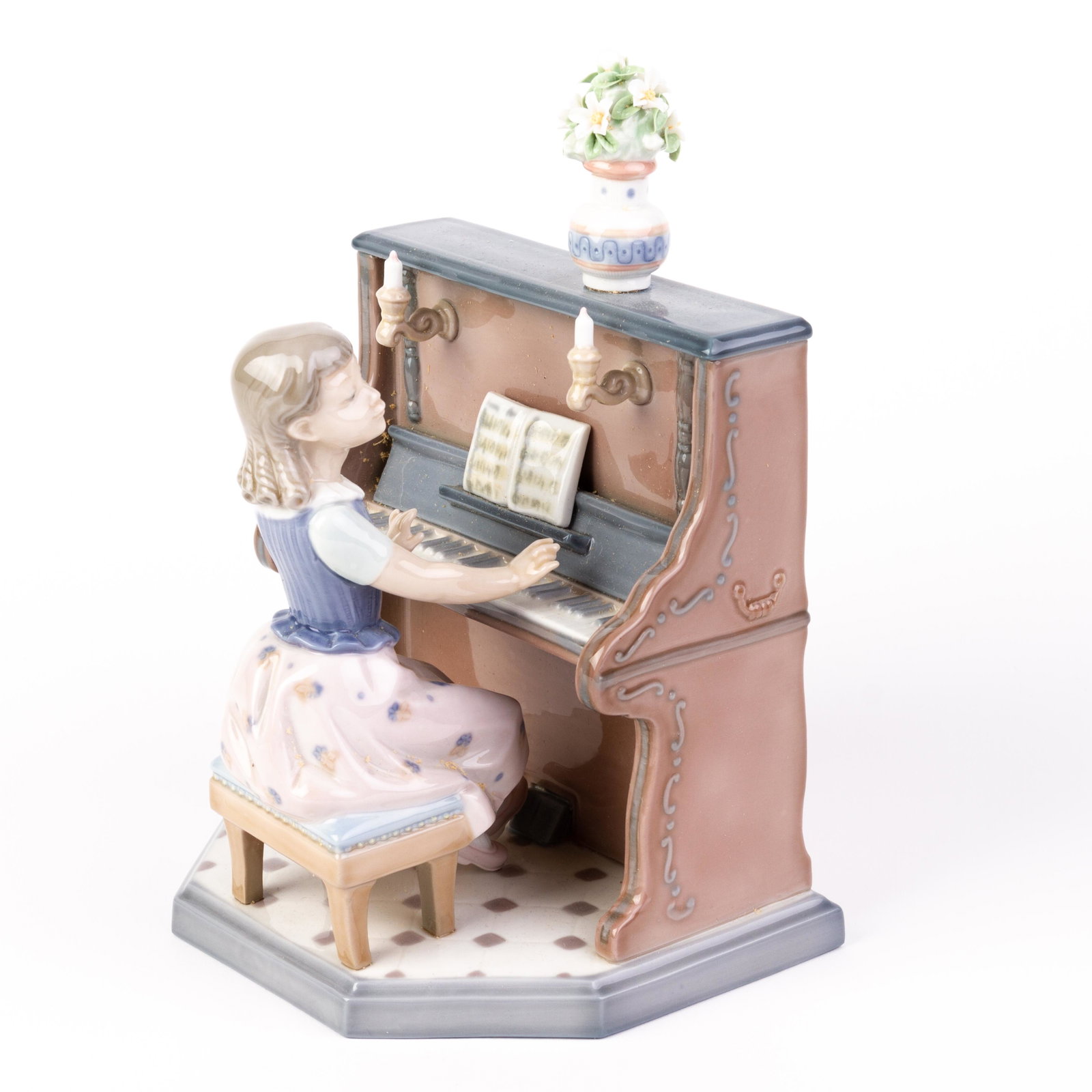 Lladro Fine Porcelain Girl Playing the Piano 5462: DIMENSIONS APPROX 16x22x13CM. Please carefully study all photographs to get an accurate idea of the object. In good condition, as seen. Shipping is in-house and we ship internationally to US and rest 