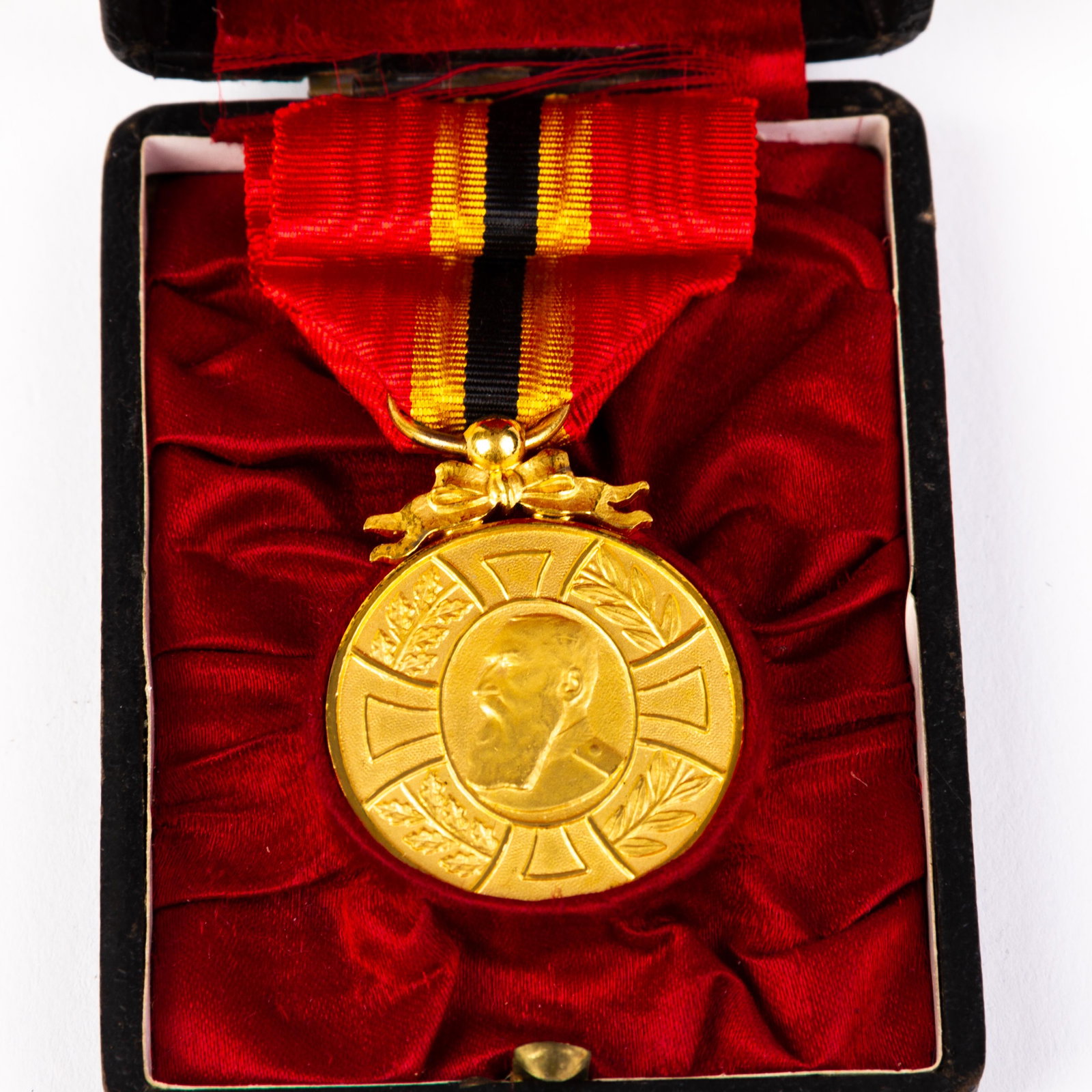 King Leopold II Belgian Medal 1865-1905: DIMENSIONS APPROX 8.5x6.5x2.5CM. Please carefully study all photographs to get an accurate idea of the object. In good condition, as seen. Shipping is in-house and we ship internationally to US and re