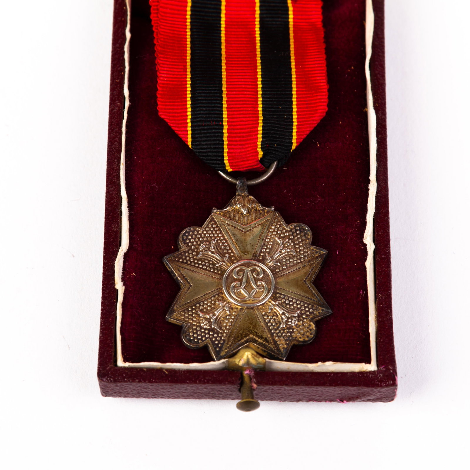 Belgian Medal Civil Decoration for Long Servive in Administration: DIMENSIONS APPROX 9.5x5x2CM. Please carefully study all photographs to get an accurate idea of the object. In good condition, as seen. Shipping is in-house and we ship internationally to US and rest o