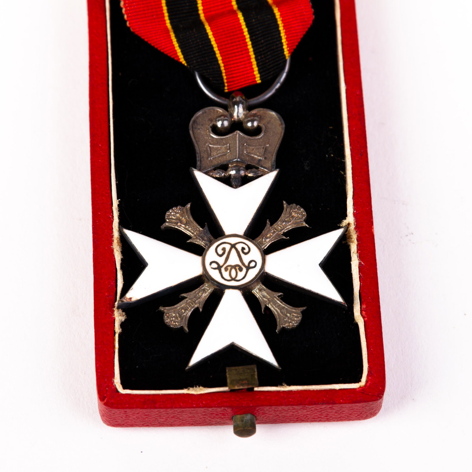 Belgian Medal Civil Decoration for Long Servive 1900: DIMENSIONS APPROX 8.5x4x2CM. Please carefully study all photographs to get an accurate idea of the object. In good condition, as seen. Shipping is in-house and we ship internationally to US and rest o
