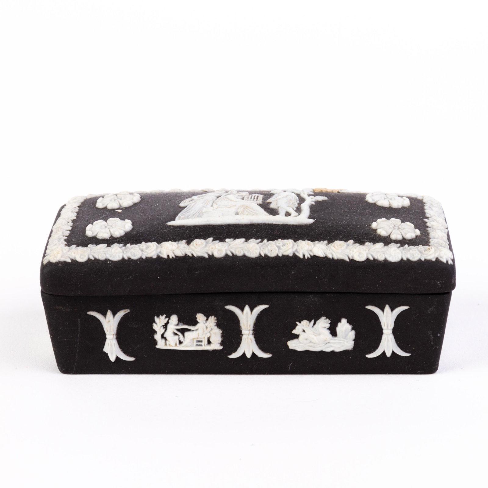 Wedgwood Black Basalt Neoclassical Trinket Box: DIMENSIONS APPROX 9.5x4.5x3CM. Please carefully study all photographs to get an accurate idea of the object. In good condition, as seen. Shipping is in-house and we ship internationally to US and rest