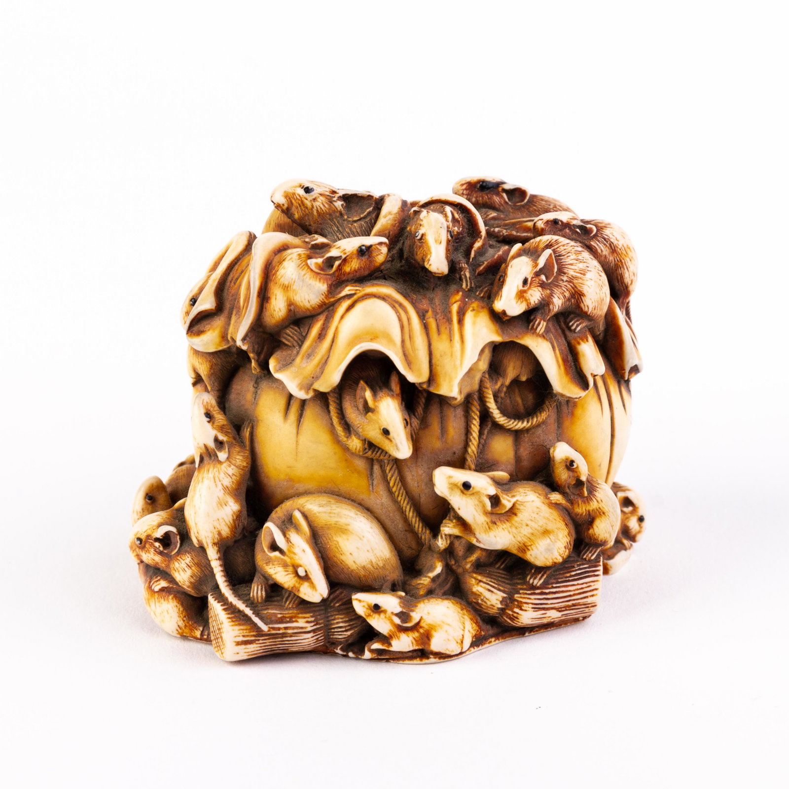 Japanese Okimono Netsuke Rats: DIMENSIONS APPROX 6.5x5x5.5CM. Please carefully study all photographs to get an accurate idea of the object. In good condition, as seen. Shipping is in-house and we ship internationally to US and rest