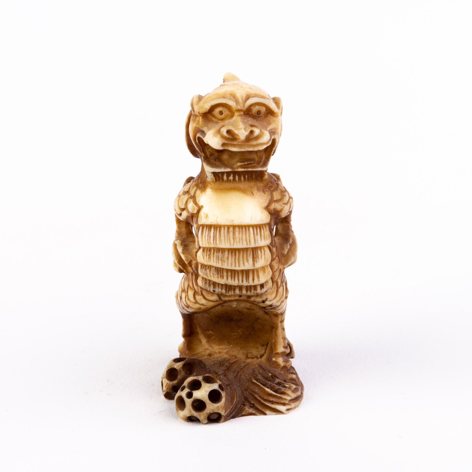 Japanese Netsuke Inro of a Dragon: DIMENSIONS APPROX 6x3x2CM. Please carefully study all photographs to get an accurate idea of the object. In good condition, as seen. Shipping is in-house and we ship internationally to US and rest of 