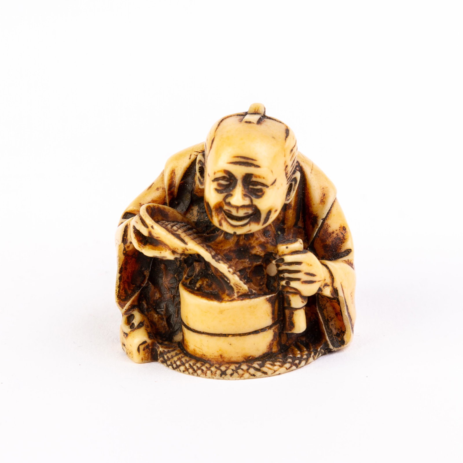Japanese Netsuke Inro: DIMENSIONS APPROX 4x3x3.5CM. Please carefully study all photographs to get an accurate idea of the object. In good condition, as seen. Shipping is in-house and we ship internationally to US and rest o