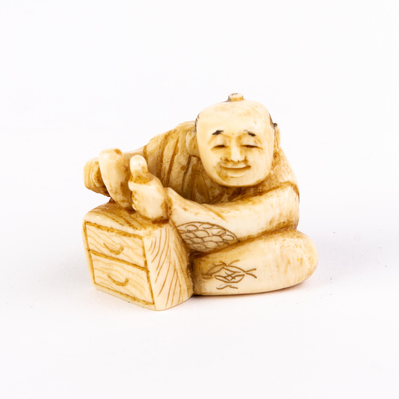 Signed Japanese Carved Edo Netsuke Inro: DIMENSIONS APPROX 4x3x3.5CM. Please carefully study all photographs to get an accurate idea of the object. In good condition, as seen. Shipping is in-house and we ship internationally to US and rest o