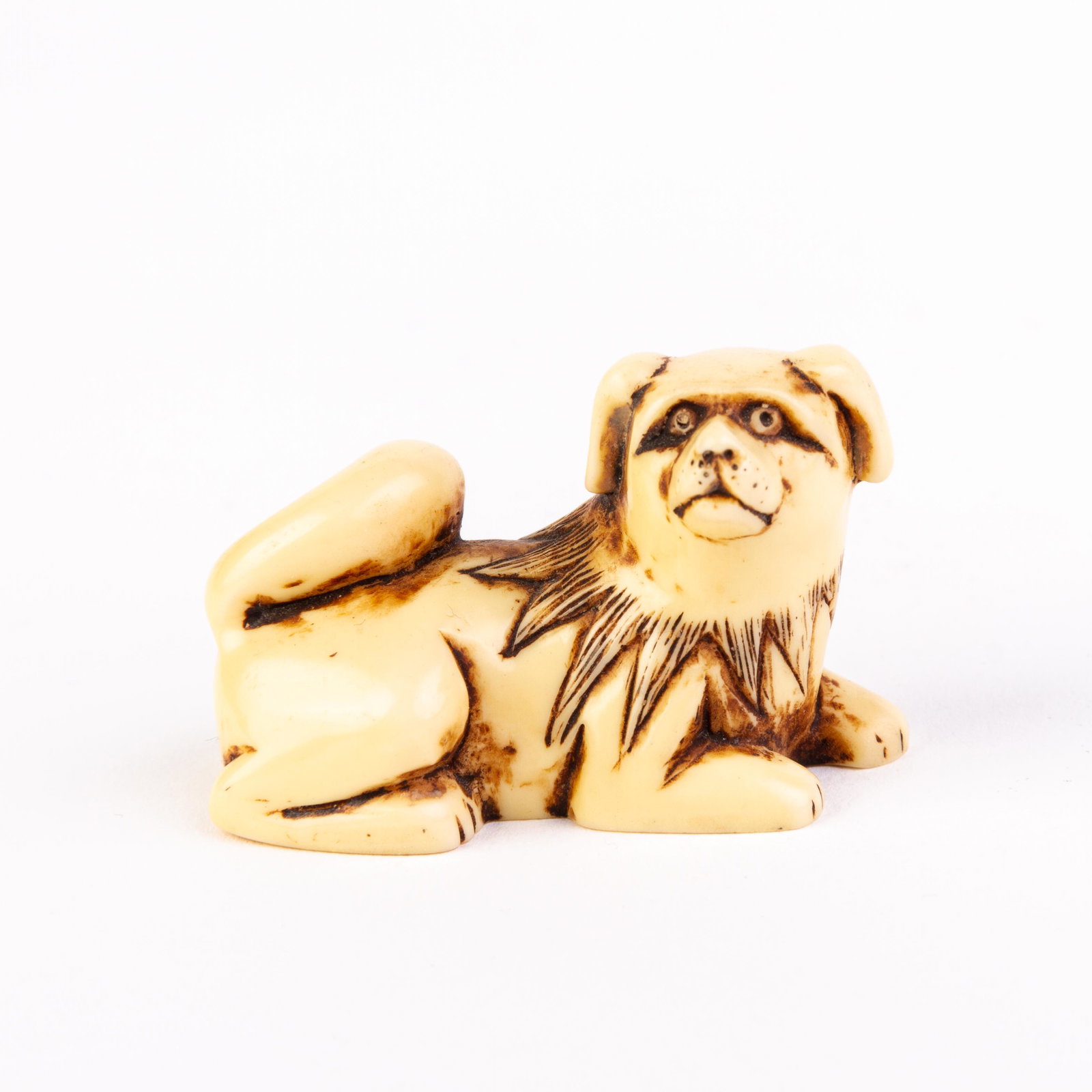 Japanese Netsuke Inro of Recumbent Dog: DIMENSIONS APPROX 4x3x2.5CM. Please carefully study all photographs to get an accurate idea of the object. In good condition, as seen. Shipping is in-house and we ship internationally to US and rest o
