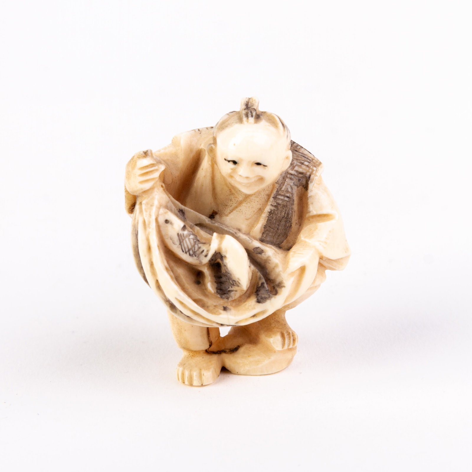 Japanese Meiji Netsuke Inro Fisherman: DIMENSIONS APPROX 4x2x2.5CM. Please carefully study all photographs to get an accurate idea of the object. In good condition, as seen. Shipping is in-house and we ship internationally to US and rest o