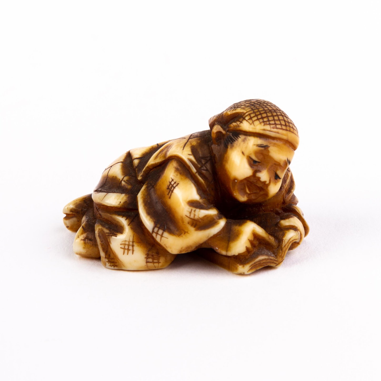 Signed Japanese Edo Netsuke Inro: DIMENSIONS APPROX 3x2x2CM. Please carefully study all photographs to get an accurate idea of the object. In good condition, as seen. Shipping is in-house and we ship internationally to US and rest of 