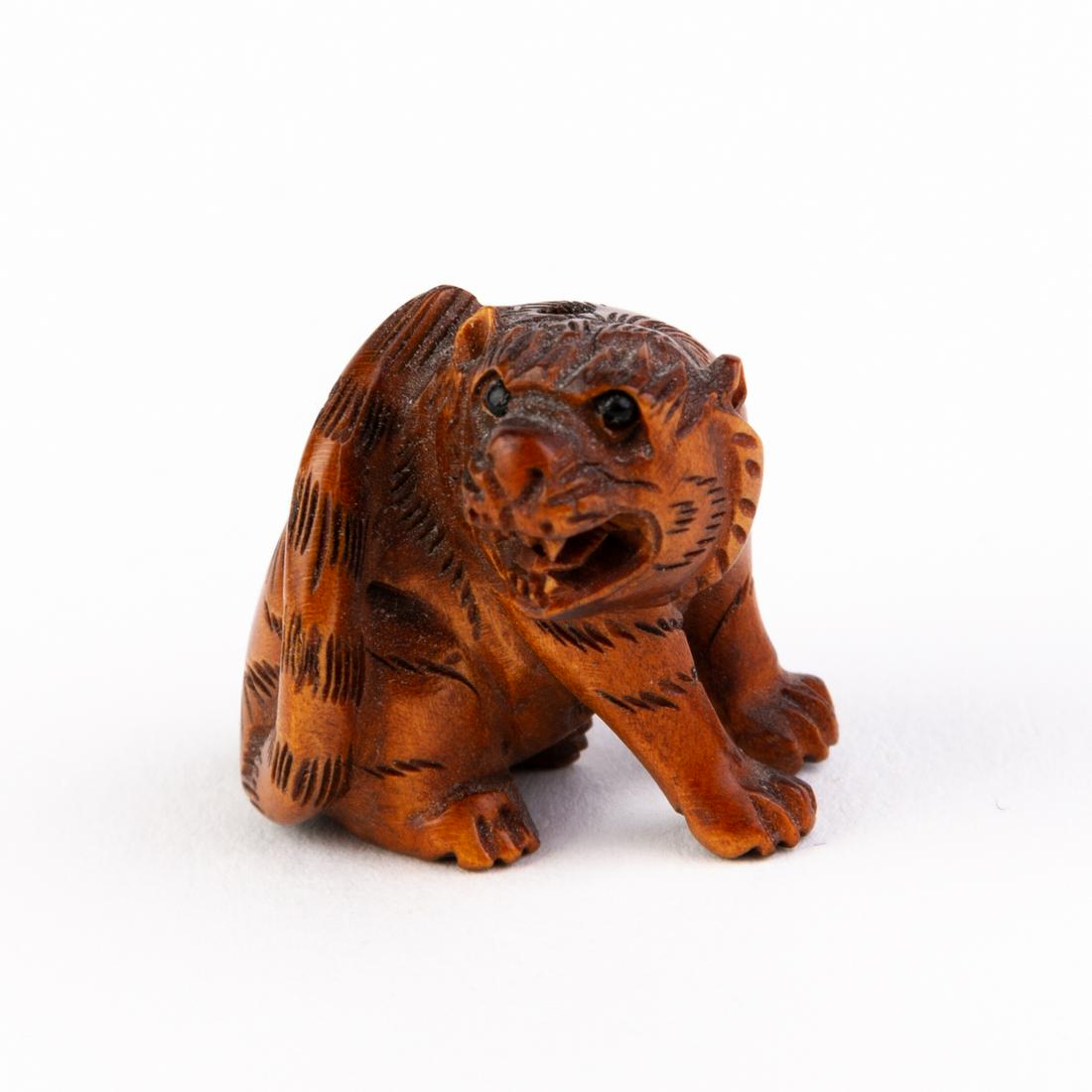 Japanese Carved Wood Netsuke Inro Tiger: DIMENSIONS APPROX 2.5x2x2CM. Please carefully study all photographs to get an accurate idea of the object. In good condition, as seen. Shipping is in-house and we ship internationally to US and rest o