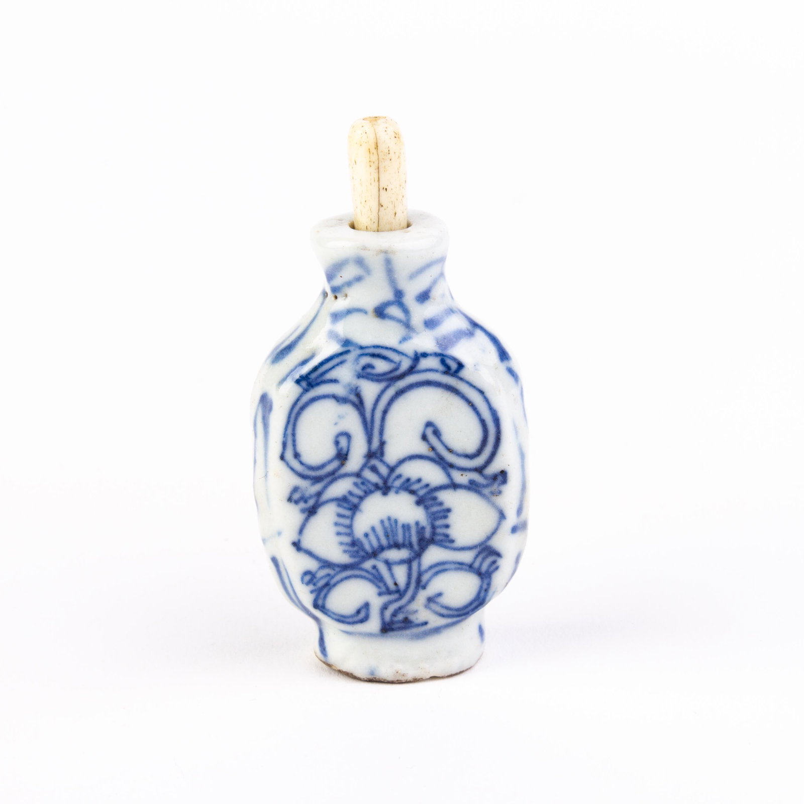 Chinese Blue & White Porcelain Snuff Bottle: DIMENSIONS APPROX 8x2.5x1.5CM. Please carefully study all photographs to get an accurate idea of the object. In good condition, as seen. Shipping is in-house and we ship internationally to US and rest