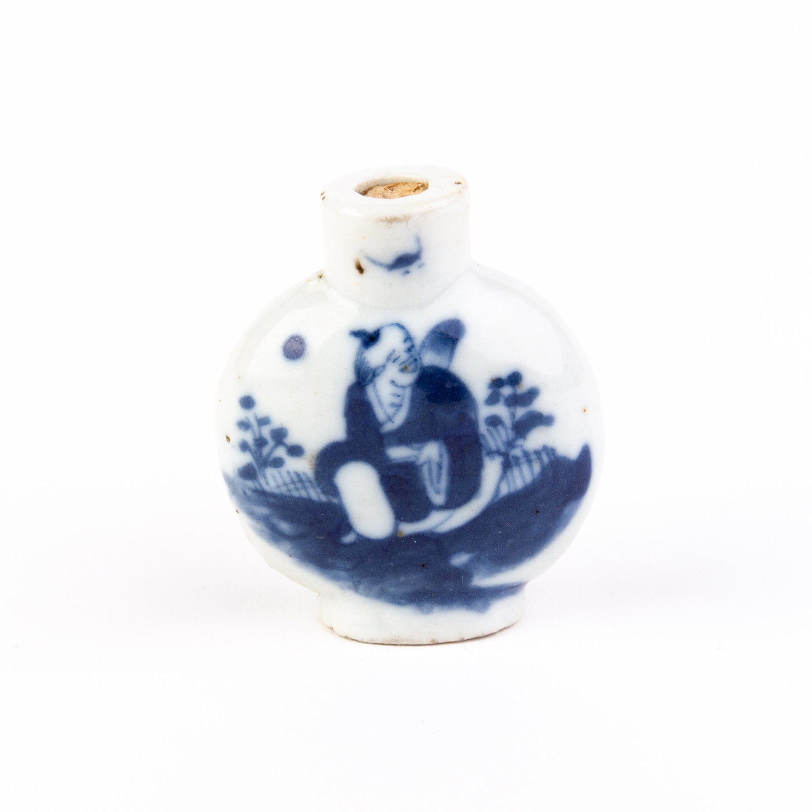 Chinese Blue & White Porcelain Snuff Bottle 18th Century: DIMENSIONS APPROX 5.5x4.5x1.5CM. Please carefully study all photographs to get an accurate idea of the object. In good condition, as seen. Shipping is in-house and we ship internationally to US and re