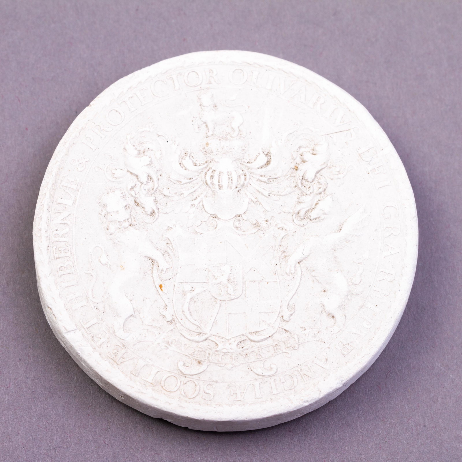 Grand Tour Plaster Cameo Intaglio 19th Century: DIMENSIONS APPROX 6x6x1CM. Please carefully study all photographs to get an accurate idea of the object. In good condition, as seen. Shipping is in-house and we ship internationally to US and rest of 