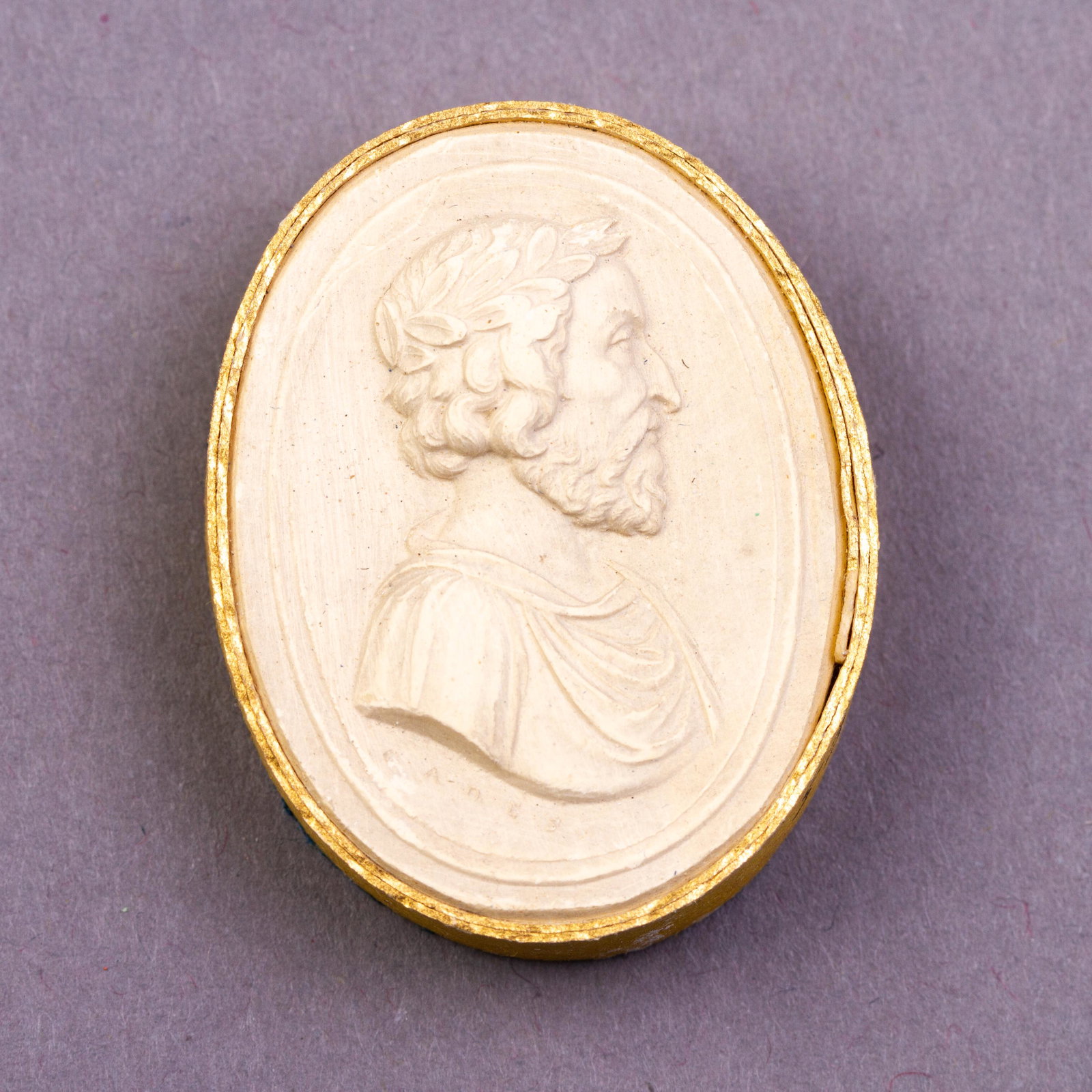 Grand Tour Plaster Cameo Intaglio 19th Century Portrait: DIMENSIONS APPROX 3.5x3x1CM. Please carefully study all photographs to get an accurate idea of the object. In good condition, as seen. Shipping is in-house and we ship internationally to US and rest o