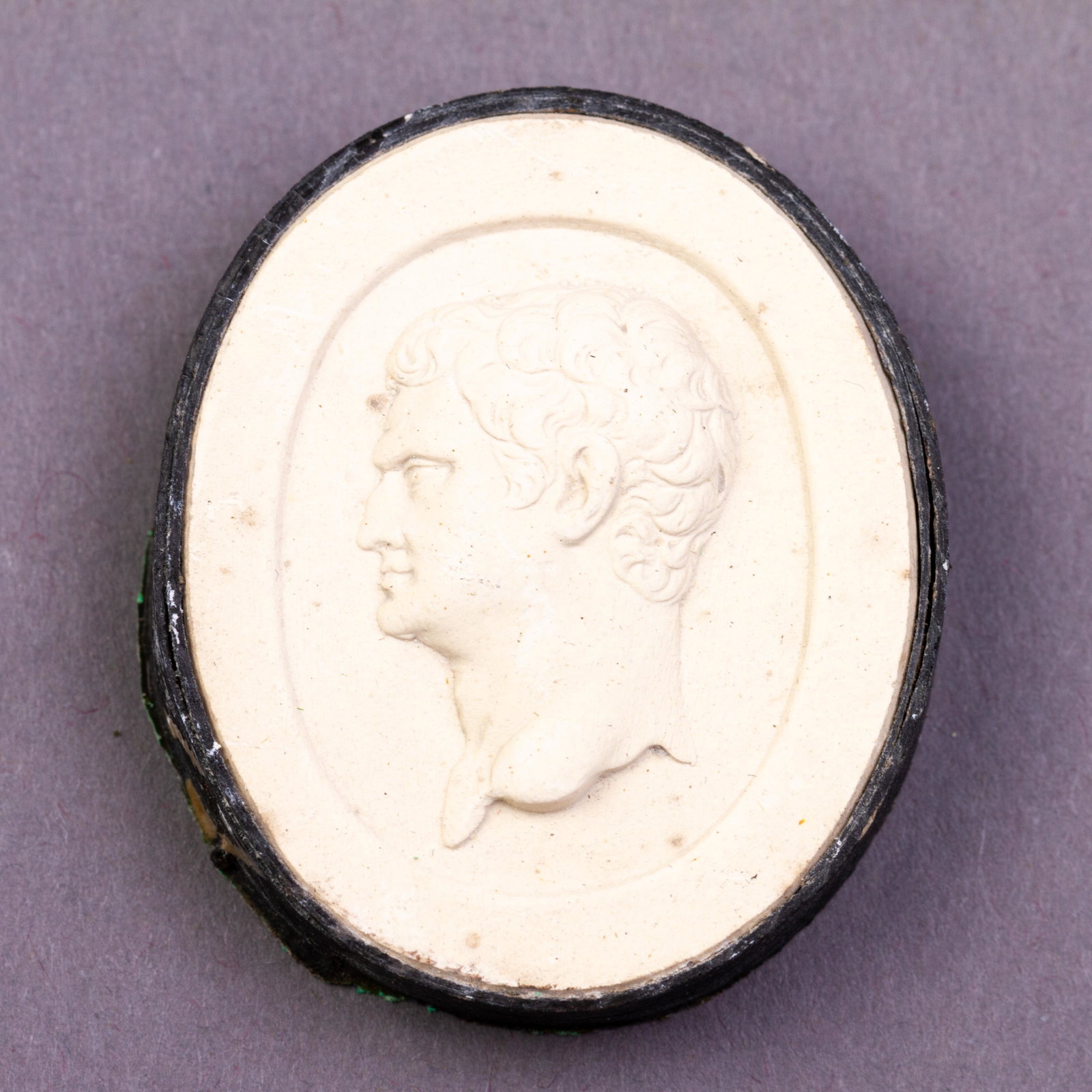 Grand Tour Plaster Cameo Intaglio 19th Century Portrait: DIMENSIONS APPROX 4x3x1CM. Please carefully study all photographs to get an accurate idea of the object. In good condition, as seen. Shipping is in-house and we ship internationally to US and rest of 