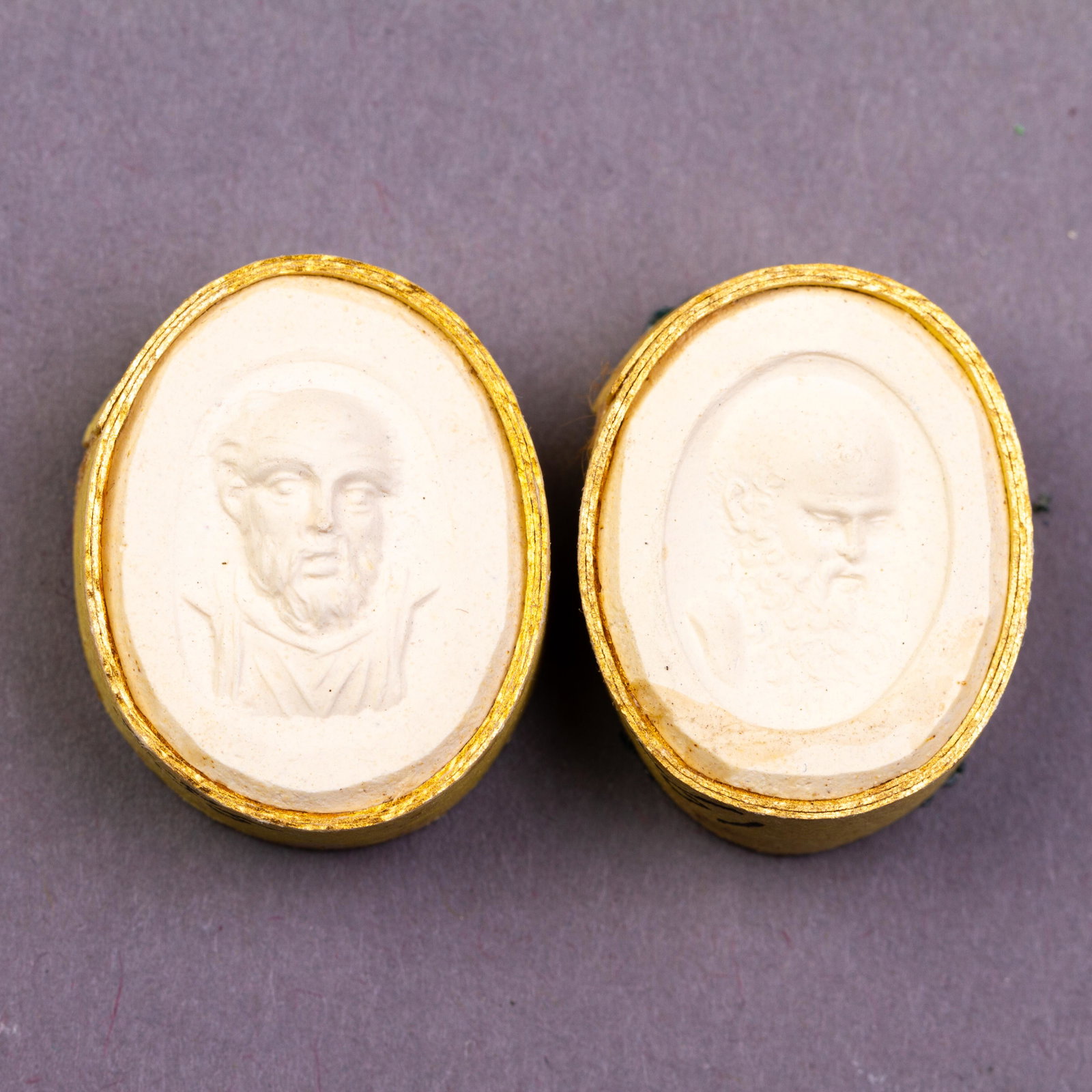 Grand Tour Plaster Cameo Intaglio 19th Century Portraits: DIMENSIONS APPROX 2x2.5x1CM. Please carefully study all photographs to get an accurate idea of the object. In good condition, as seen. Shipping is in-house and we ship internationally to US and rest o