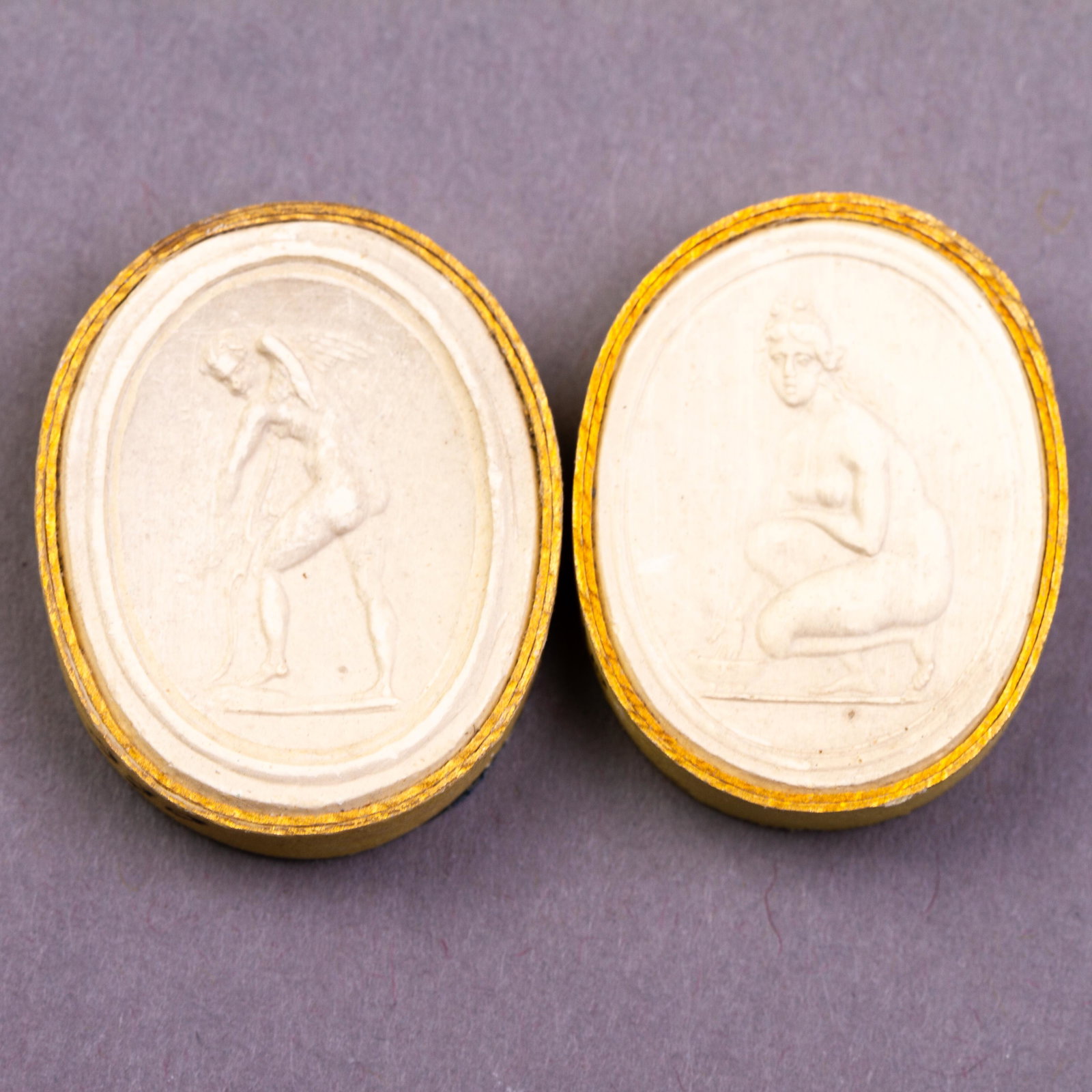 Grand Tour Plaster Cameo Intaglio 19th Century Portraits: DIMENSIONS APPROX 2x2.5x1CM. Please carefully study all photographs to get an accurate idea of the object. In good condition, as seen. Shipping is in-house and we ship internationally to US and rest o