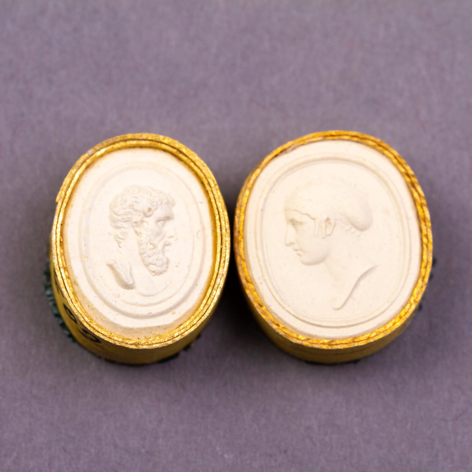 Grand Tour Plaster Cameo Intaglio 19th Century Portraits: DIMENSIONS APPROX 2x1.5x1CM. Please carefully study all photographs to get an accurate idea of the object. In good condition, as seen. Shipping is in-house and we ship internationally to US and rest o