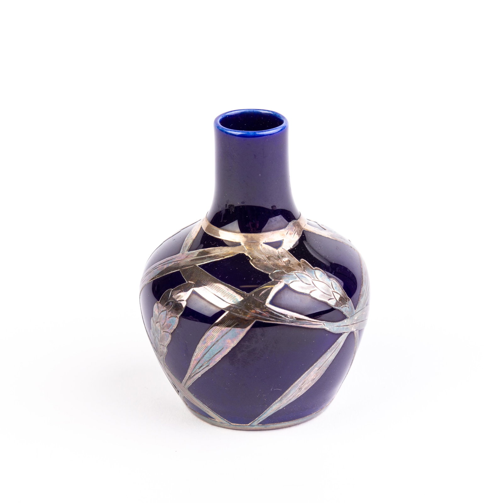 Cobalt Ground Porcelain Lenox Vase: DIMENSIONS APPROX 7x5x5CM. Please carefully study all photographs to get an accurate idea of the object. In good condition, as seen. Shipping is in-house and we ship internationally to US and rest of 