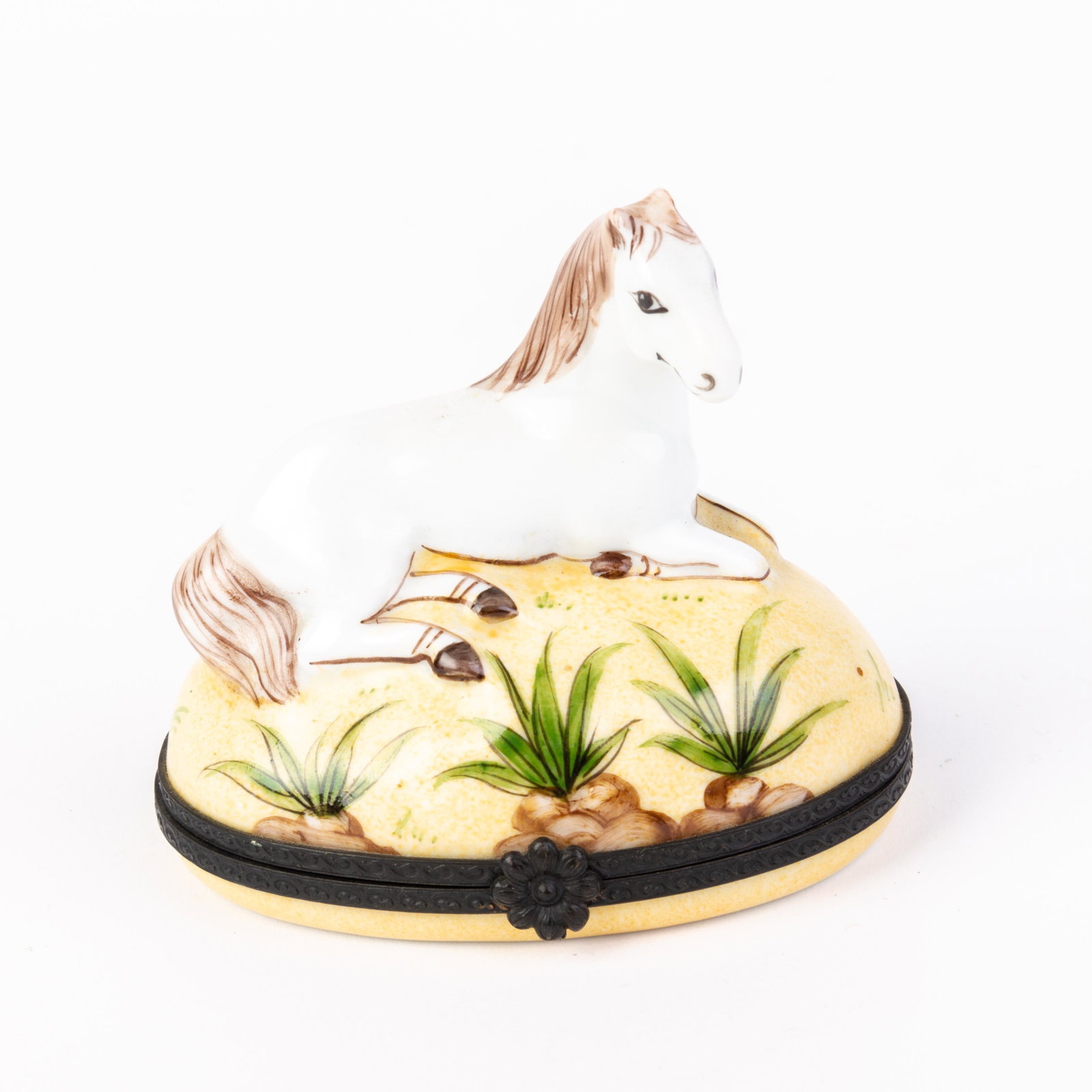 Limoges French Porcelain Hand Painted Trinket Box: DIMENSIONS APPROX 8x8x6CM. Please carefully study all photographs to get an accurate idea of the object. In good condition, as seen. Shipping is in-house and we ship internationally to US and rest of 