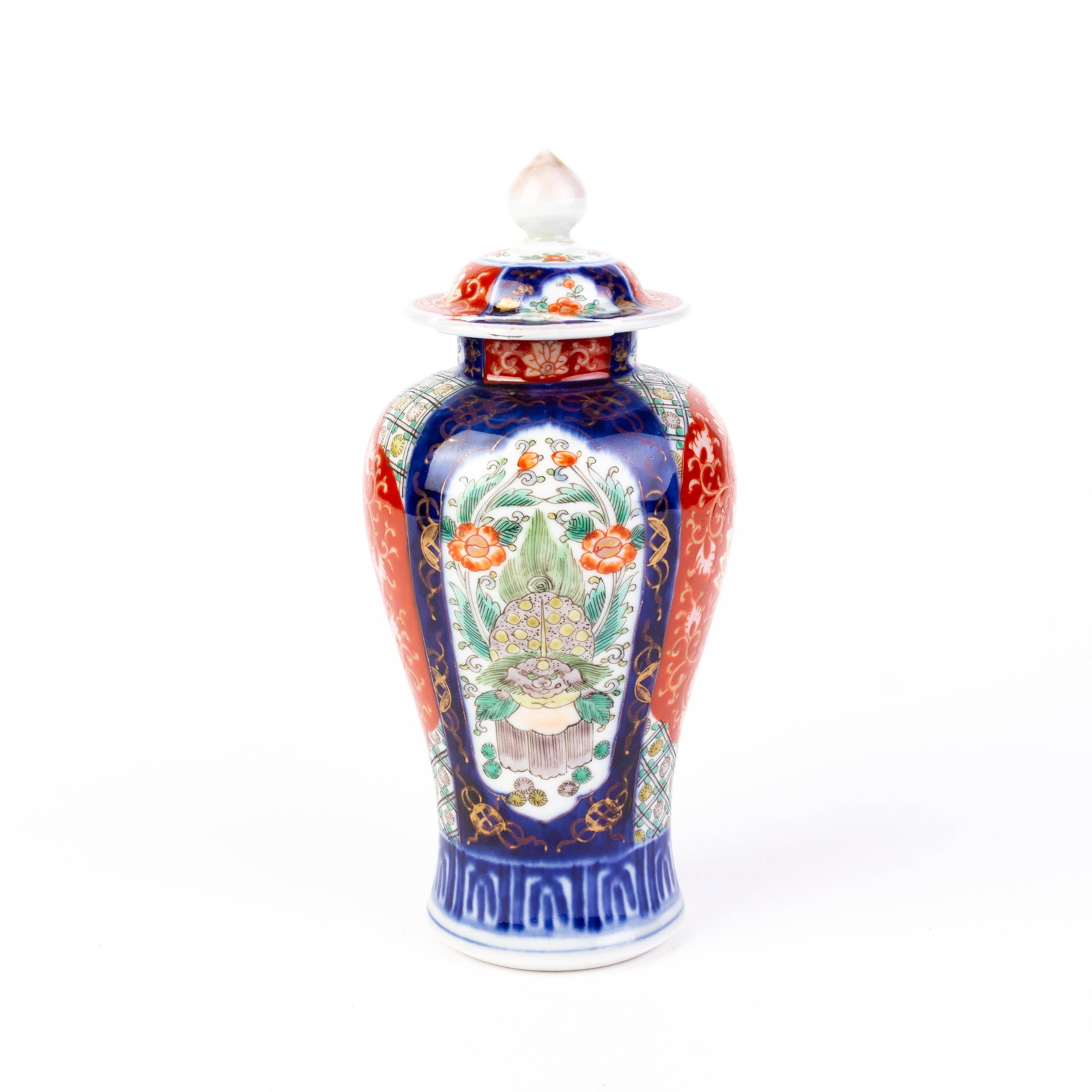 Japanese Imari Arita Lidded Porcelain Vase Meiji: DIMENSIONS APPROX 21x10x10CM. Please carefully study all photographs to get an accurate idea of the object. In good condition, as seen. Shipping is in-house and we ship internationally to US and rest 