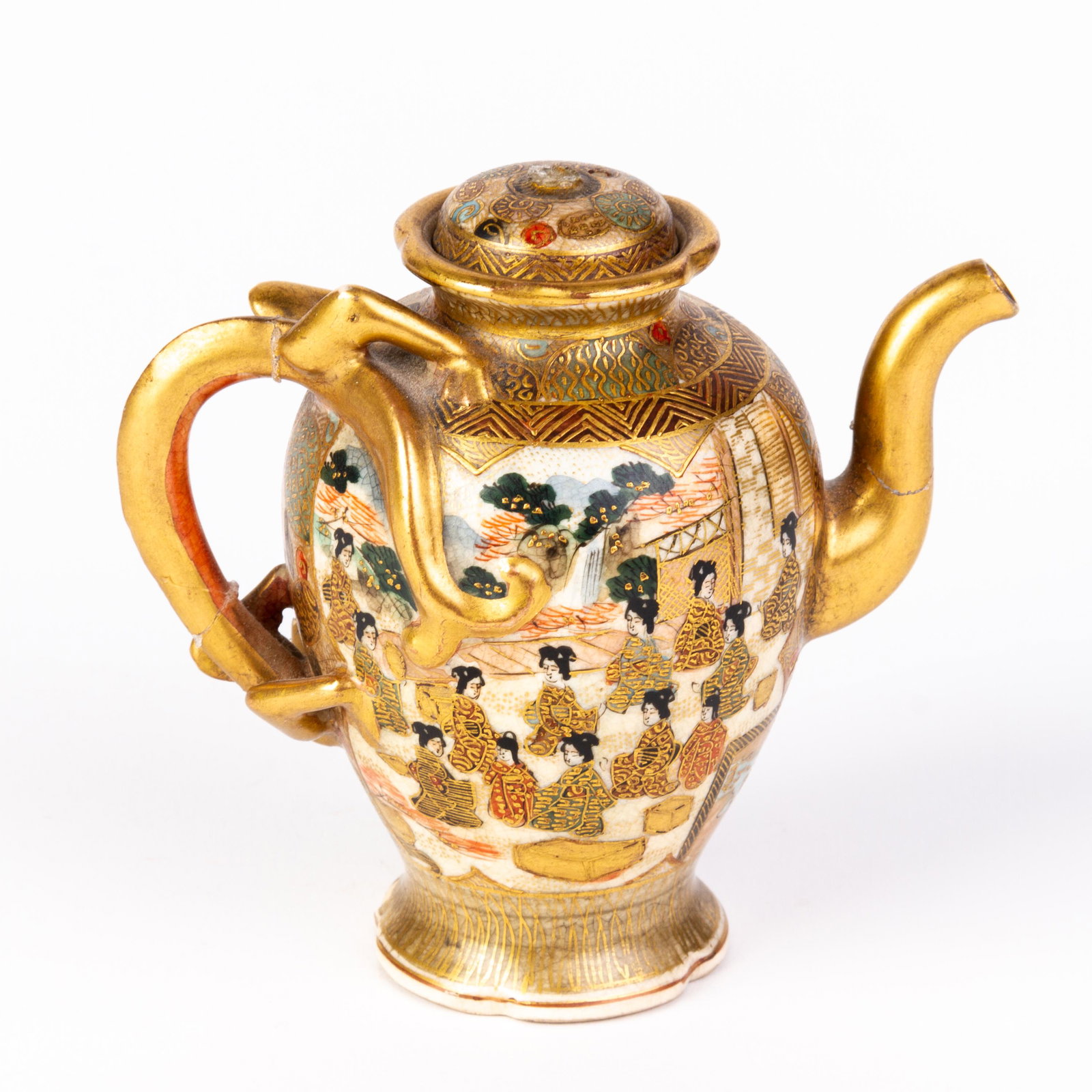 Signed Japanese Satsuma Teapot Meiji: DIMENSIONS APPROX 10x10x7CM. Please carefully study all photographs to get an accurate idea of the object. In good condition, as seen. Shipping is in-house and we ship internationally to US and rest o