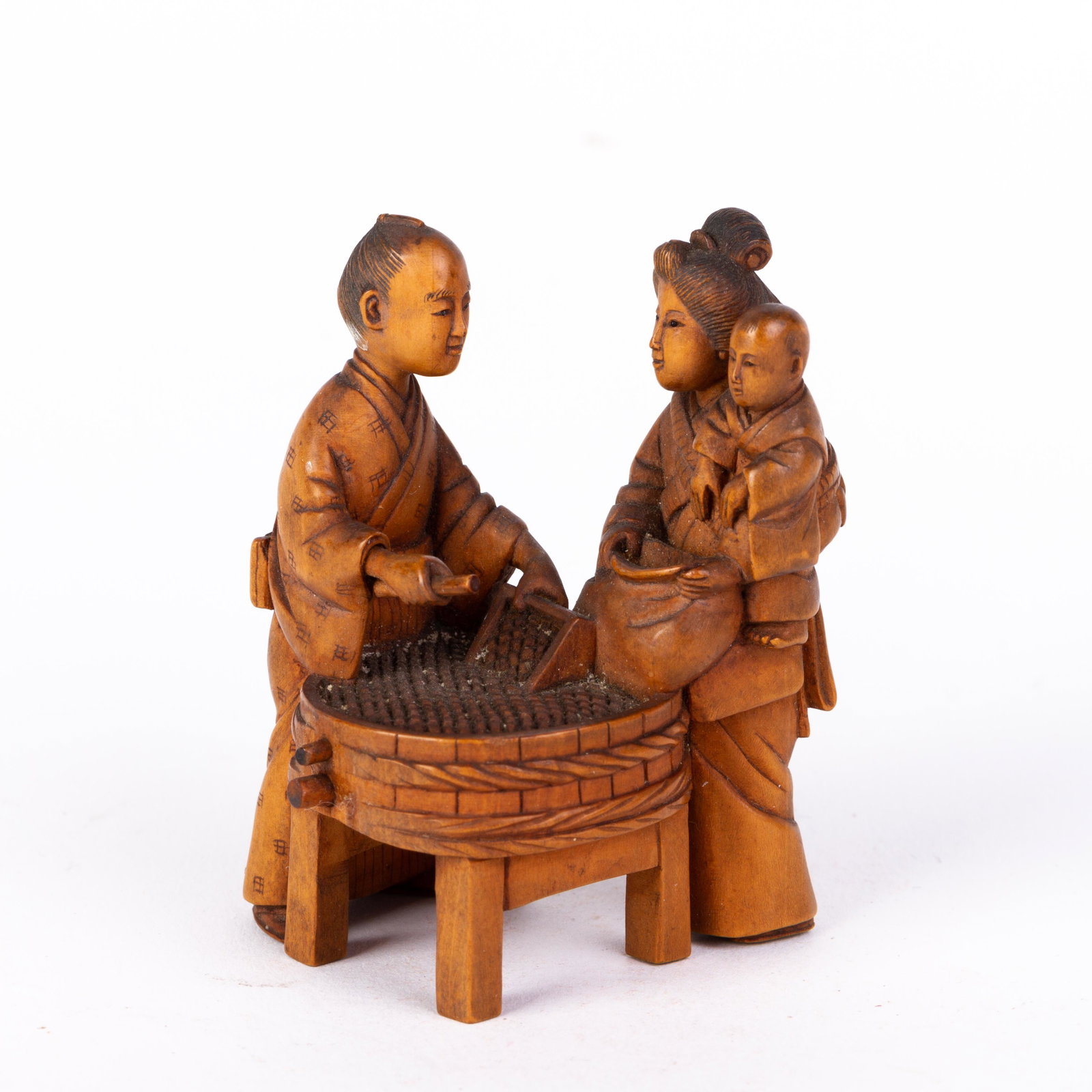 Signed Japanese Carved Wood Netsuke Inro: DIMENSIONS APPROX 6x5x4CM. Please carefully study all photographs to get an accurate idea of the object. In good condition, as seen. Shipping is in-house and we ship internationally to US and rest of 