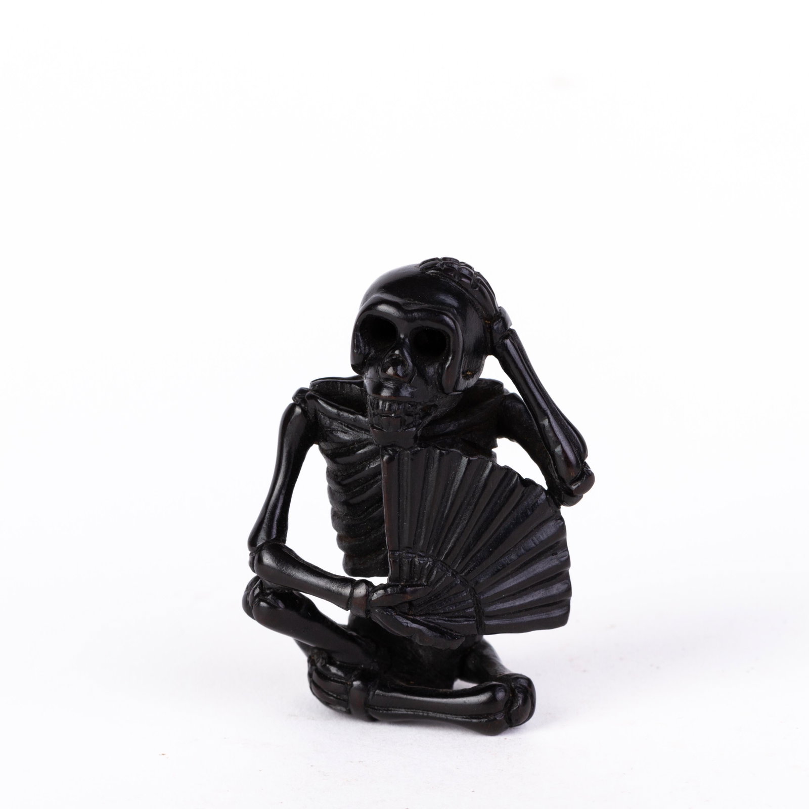 Japanese Carved Wood Netsuke Inro: DIMENSIONS APPROX 5x3.5x2CM. Please carefully study all photographs to get an accurate idea of the object. In good condition, as seen. Shipping is in-house and we ship internationally to US and rest o