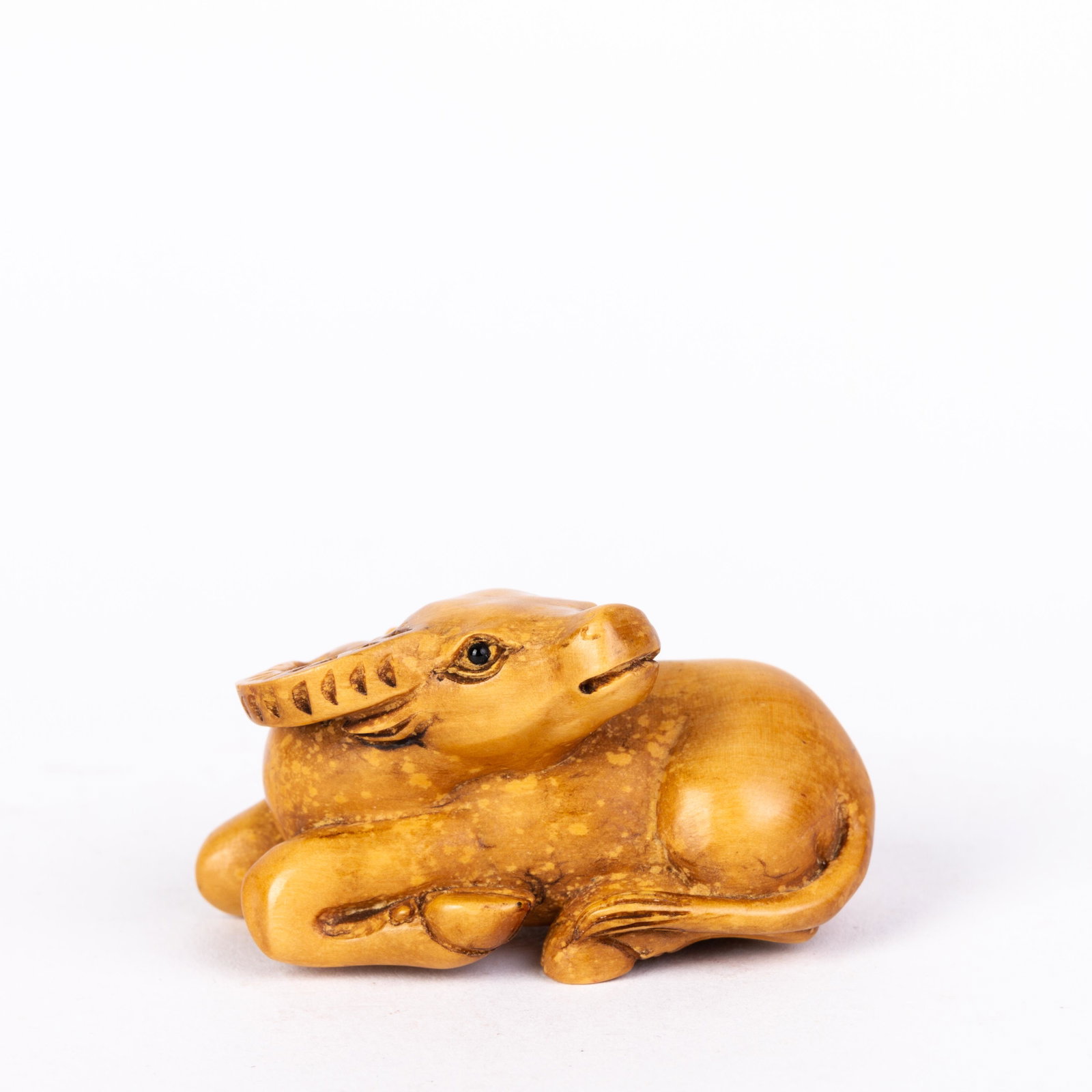 Japanese Carved Wood Netsuke Inro: DIMENSIONS APPROX 5x3x3CM. Please carefully study all photographs to get an accurate idea of the object. In good condition, as seen. Shipping is in-house and we ship internationally to US and rest of 