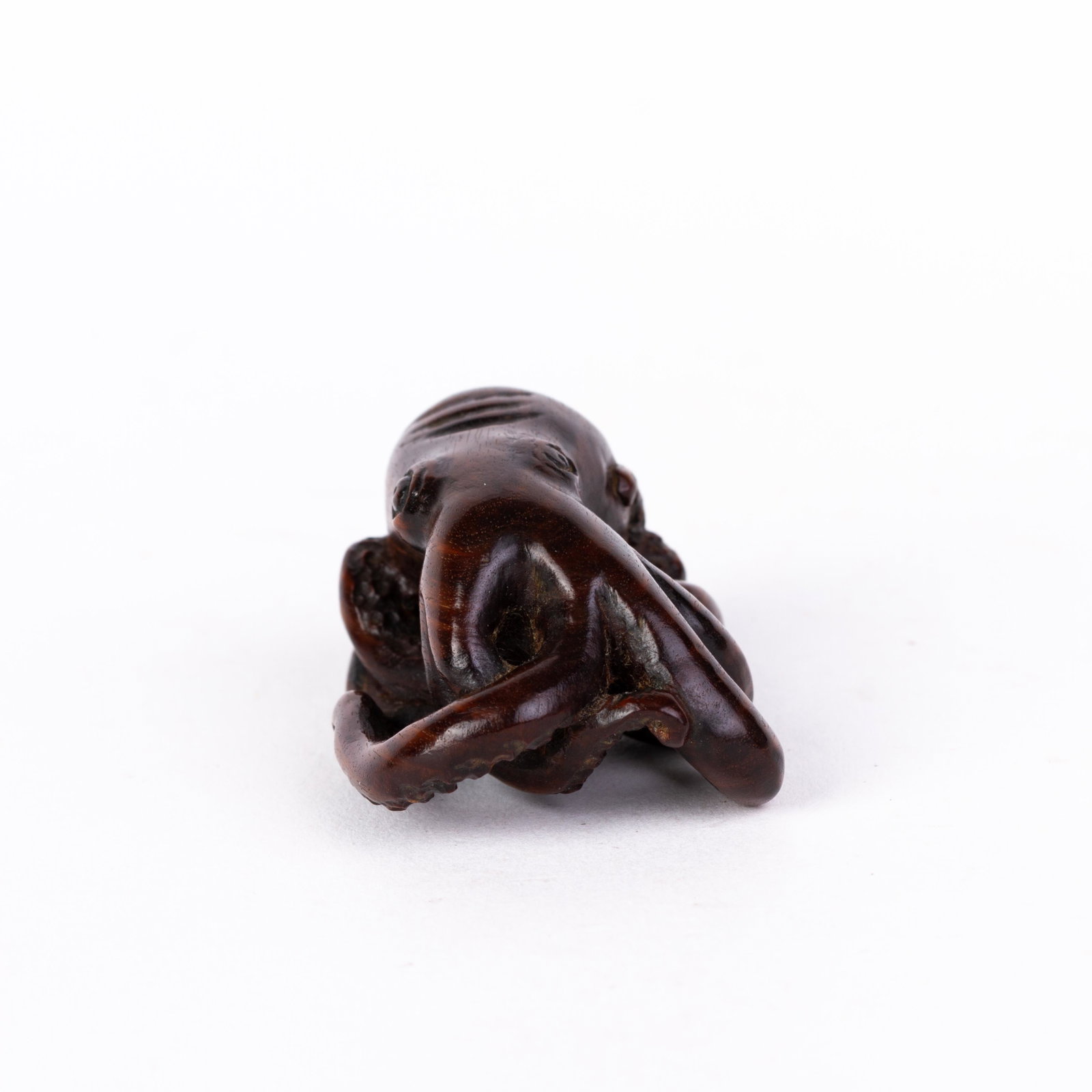 Signed Japanese Carved Wood Netsuke Inro: DIMENSIONS APPROX 4.5x3x2CM. Please carefully study all photographs to get an accurate idea of the object. In good condition, as seen. Shipping is in-house and we ship internationally to US and rest o