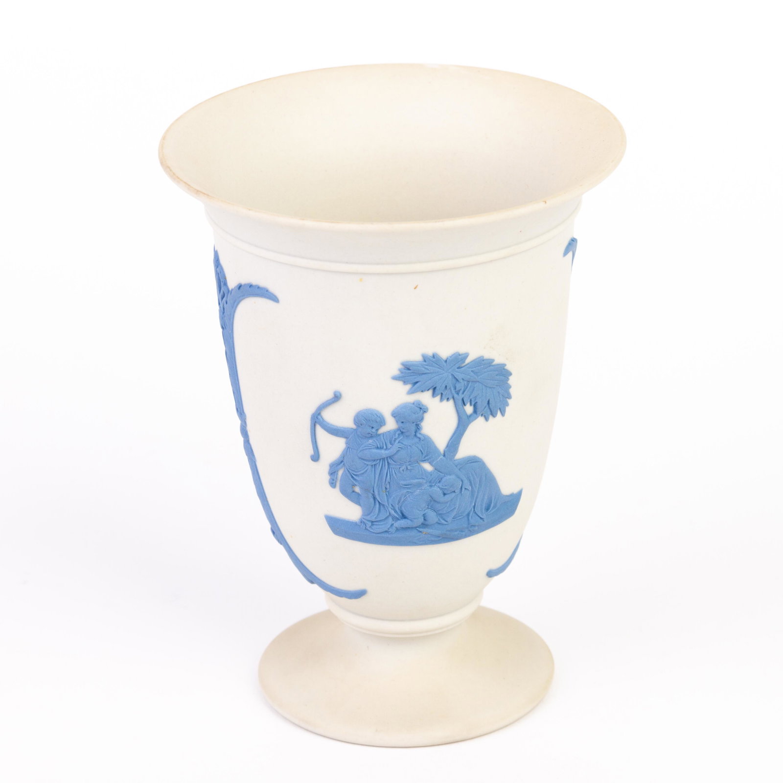 Wedgwood White & Blue Jasperware Neoclassical Vase: DIMENSIONS APPROX 10x10x13CM. Please carefully study all photographs to get an accurate idea of the object. In good condition, as seen. Shipping is in-house and we ship internationally to US and rest