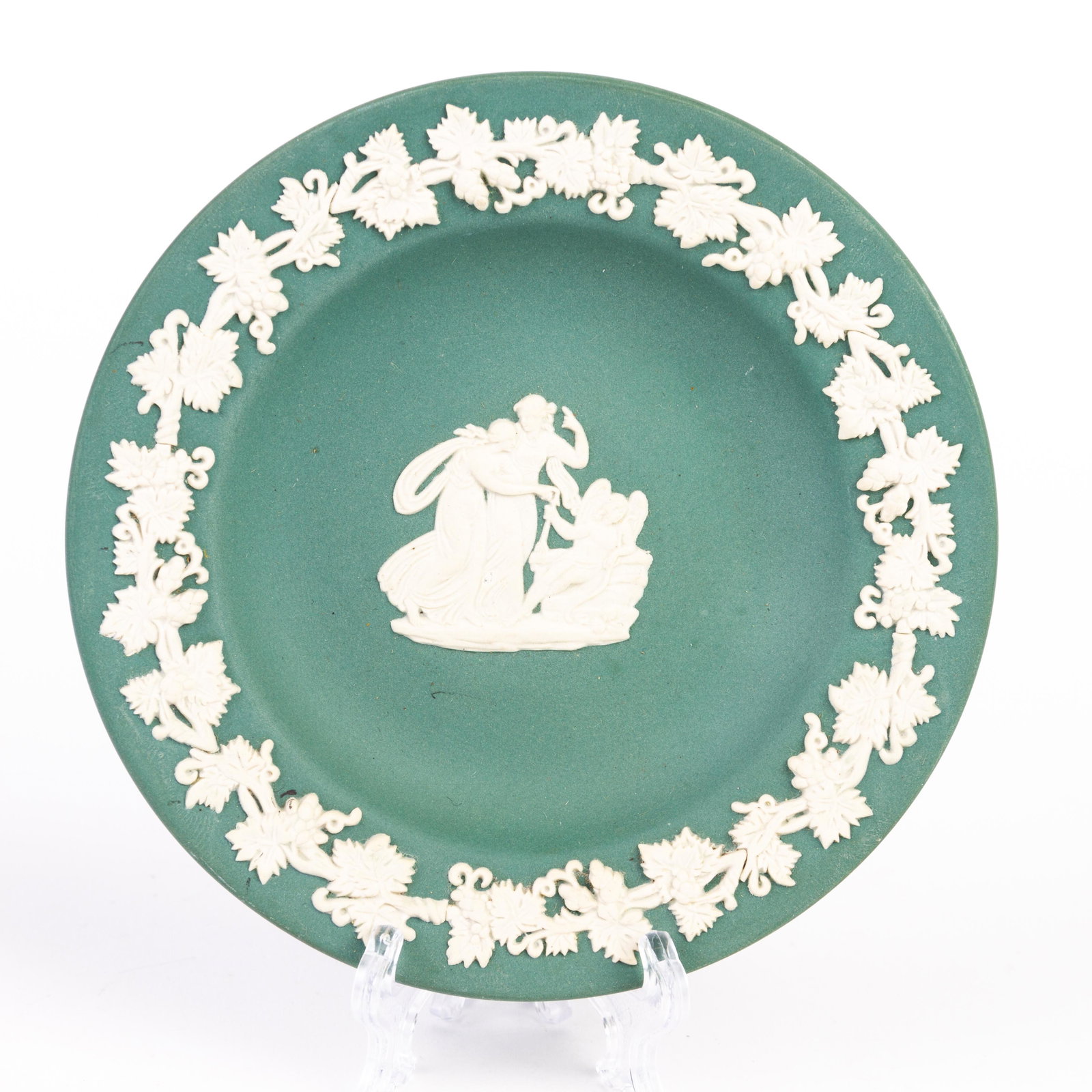 Wedgwood Jasperware Neoclassical Dish: DIMENSIONS APPROX 11.5x11.5x1CM. Please carefully study all photographs to get an accurate idea of the object. In good condition, as seen. Shipping is in-house and we ship internationally to US and re