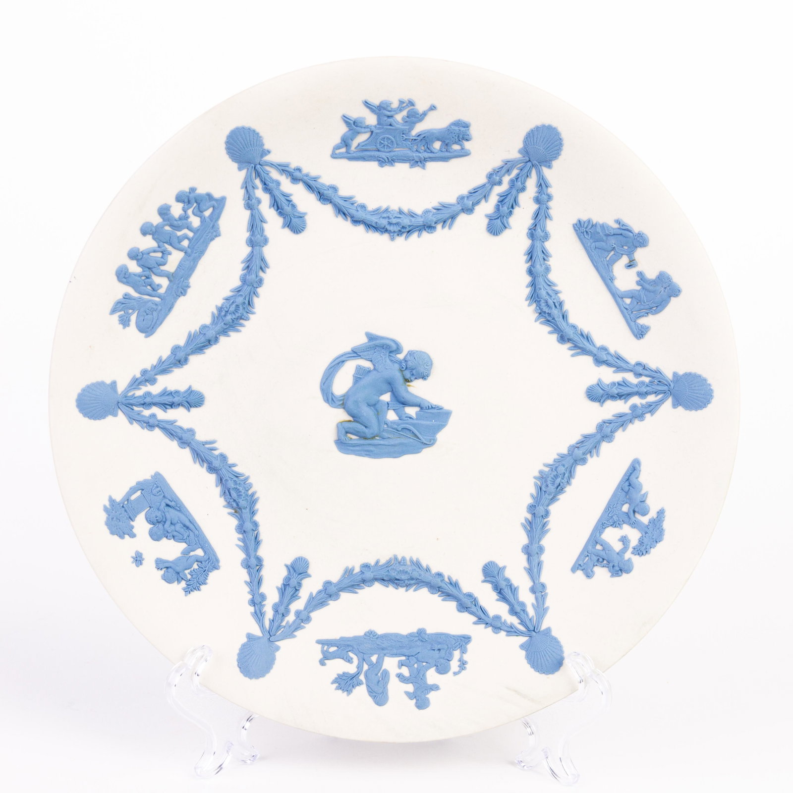 Wedgwood White Jasperware Putti Plate: DIMENSIONS APPROX 22x22x1CM. Please carefully study all photographs to get an accurate idea of the object. In good condition, as seen. Shipping is in-house and we ship internationally to US and rest o