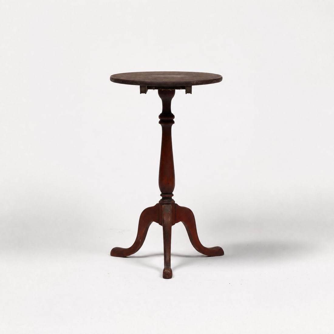 Queen Anne Revival, Tilt-Top Table (1 of 2)