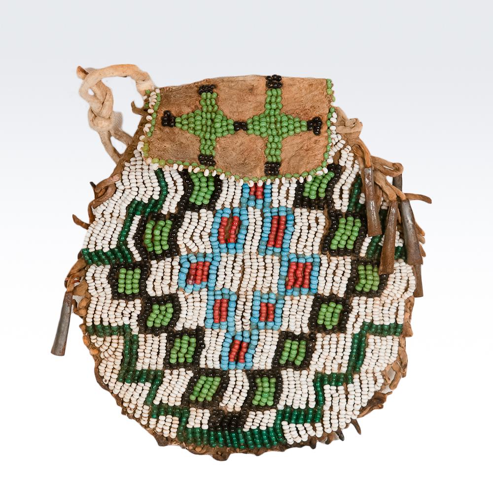 Cheyenne beaded medicine bag (1 of 4)