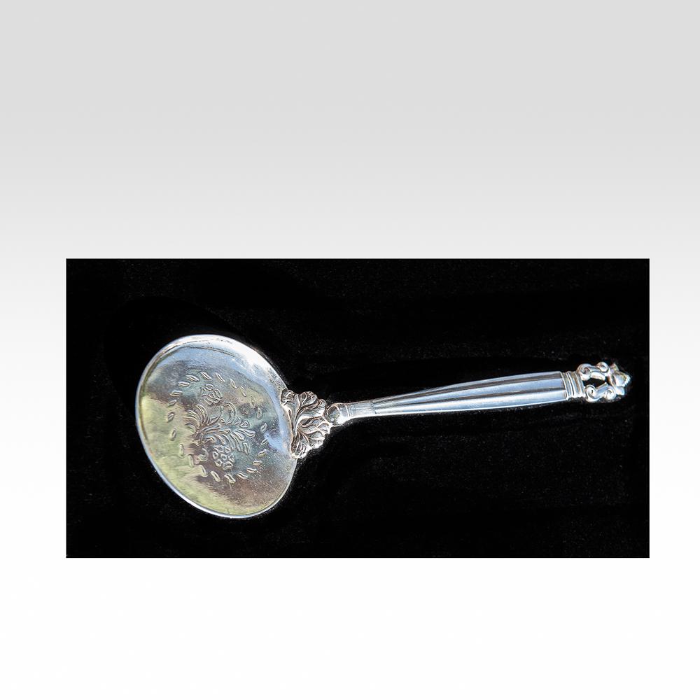 Georg Jensen Acorn sterling silver tomato server (1 of 2)