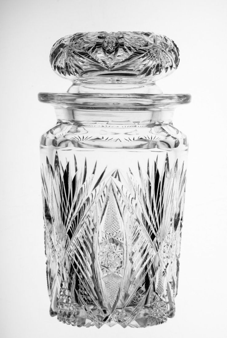 Incredible Dorflinger Brilliant Cut Glass Humidor: This is an incredible example of Dorflinger's best work - Brilliant pattern wrapped fully around the base of the humidor, and all over the lid - true quality.