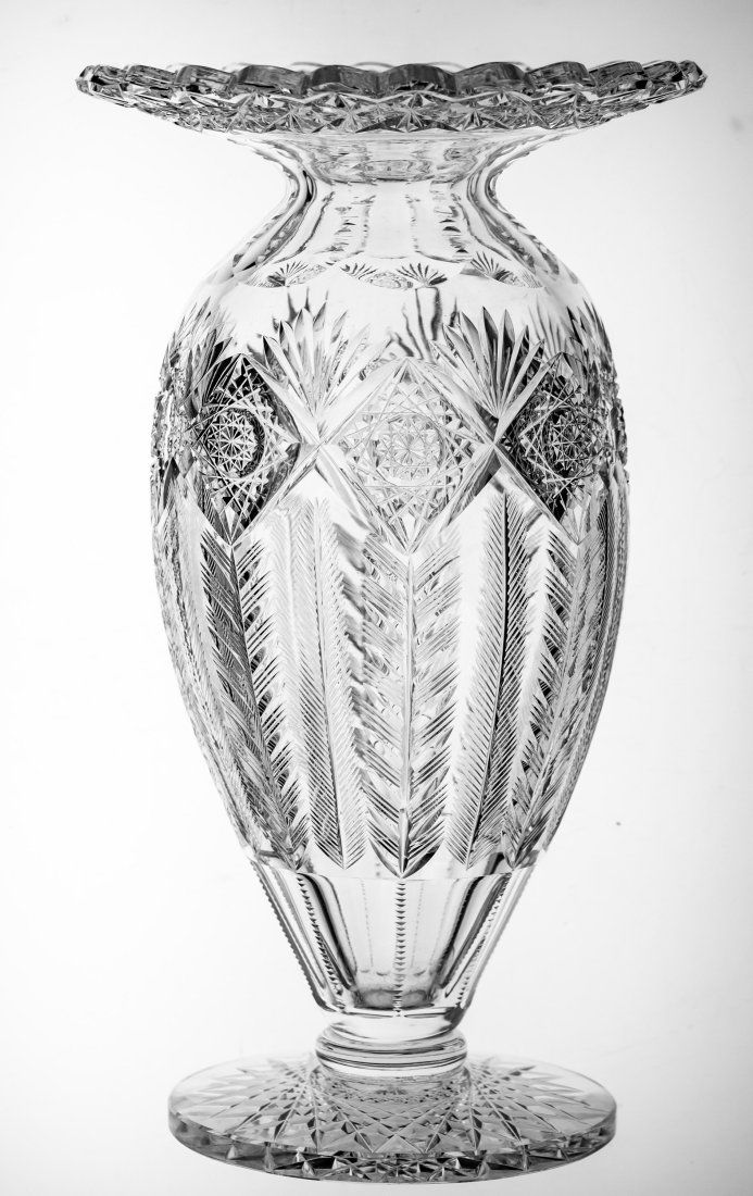 Extremely Unusual American Cut Glass Vase By Sinclaire in Queens Design (0036) on Feb 11, 2023