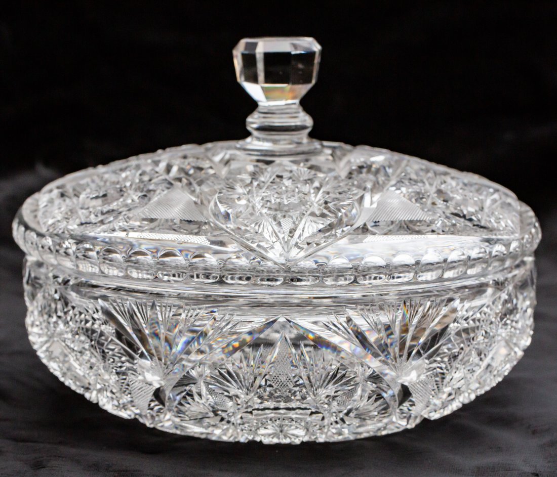 Beautiful Oversized American Brilliant Period Cut Glass Covered Casseroles: Covered casseroles are some of the rarest shapes from the period - and only a few exist. This is the best and largest I've seen cut in a pattern of Florence stars on a bright, clear blank. In volume, 