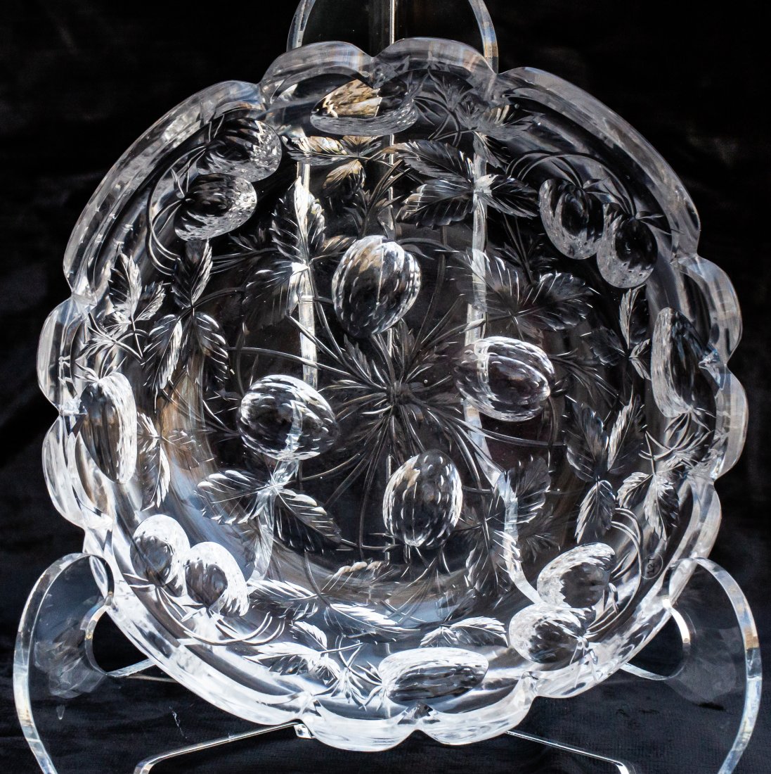 Very Heavy Baccarat Strawberries Brilliant Period Cut Glass Engraved Bowl (1 of 5)