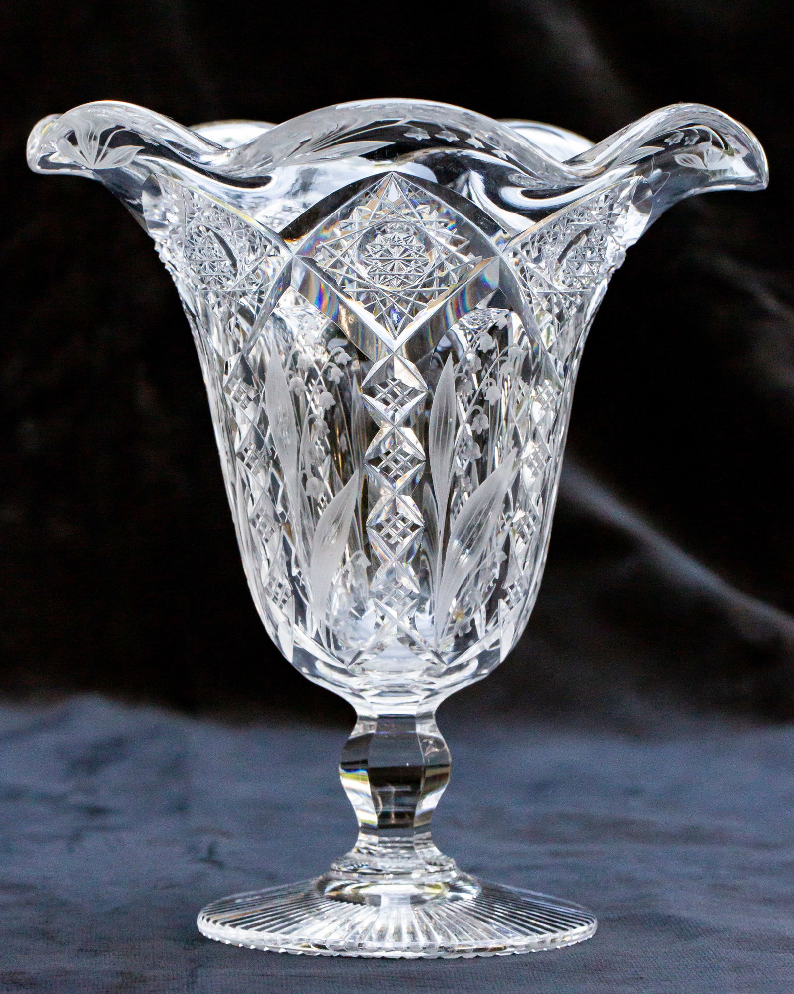 Elegant Hawkes Cut & Engraved American Brilliant Period Cut Glass Ruffled Vase (1 of 5)