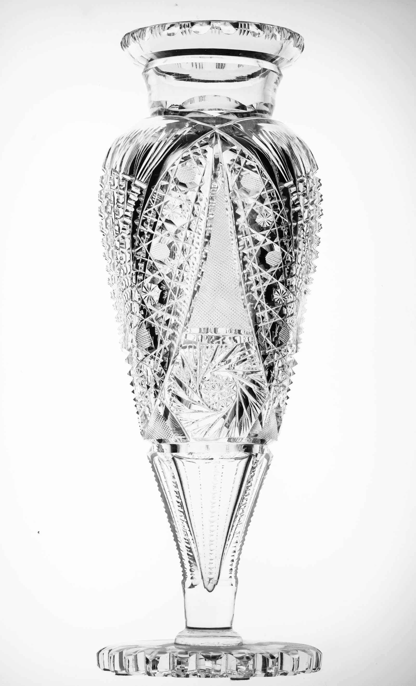 Beautiful Large American Brilliant Period Cut Glass Vase: Large, high quality vase. Really nice use of notching to create fans and a scalloped hobstar base.