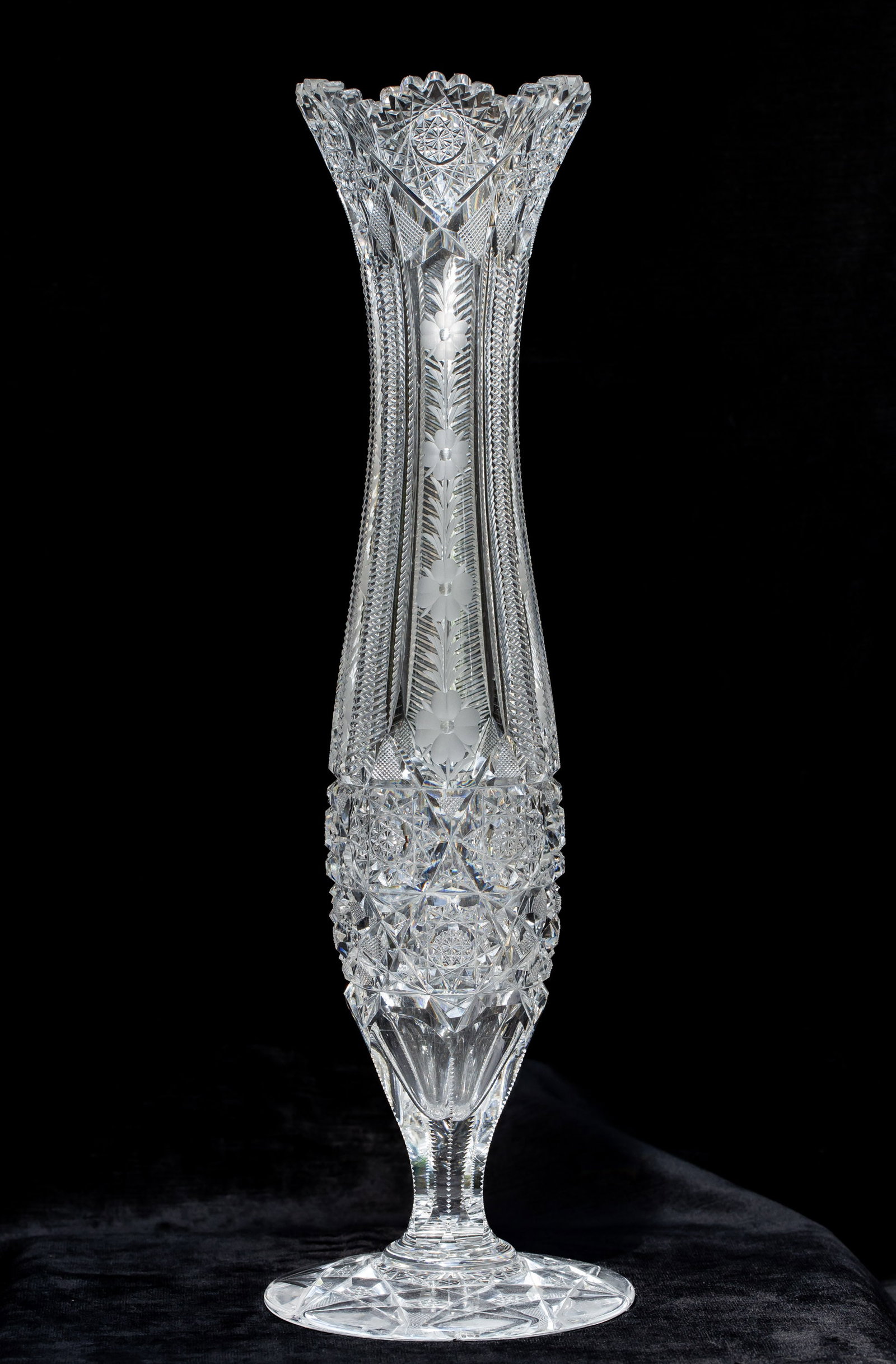 Elegant J. Hoare American Brilliant Period Cut Glass Vase Crystal: Great vase signed by J. Hoare and shown in the black J. Hoare catalog. Vase features really nice engraving down the front combined with a cluster of hobstars and fish scale type cutting dividing the e