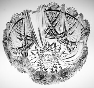 Elegant Early Bergen Richmond American Brilliant Period Cut Glass Tri-lobe bowl