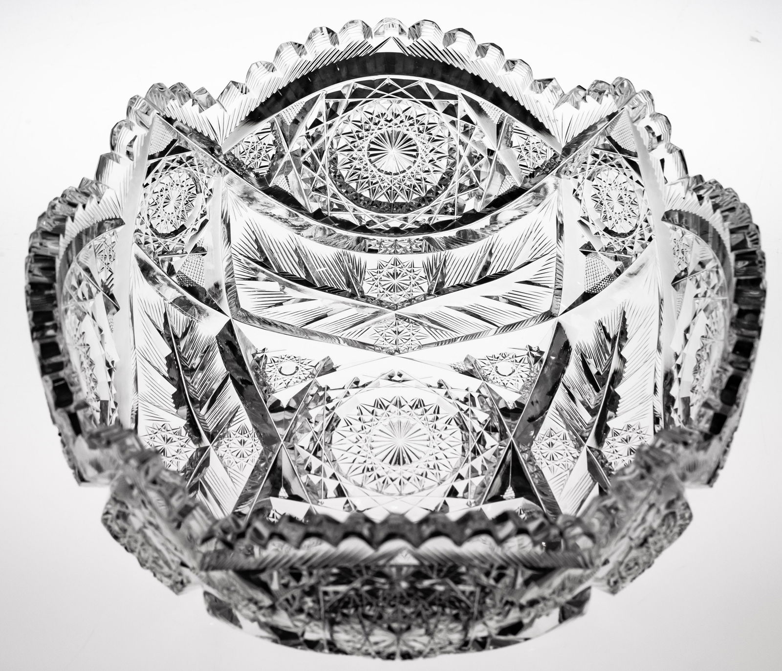 Extremely Well Done Libbey Diana American Brilliant Period Cut Glass Bowl: Great example of the always desirable Diana pattern by Libbey. Amazing blank on this bowl and signed Libbey at the rim. From my dad's collection.